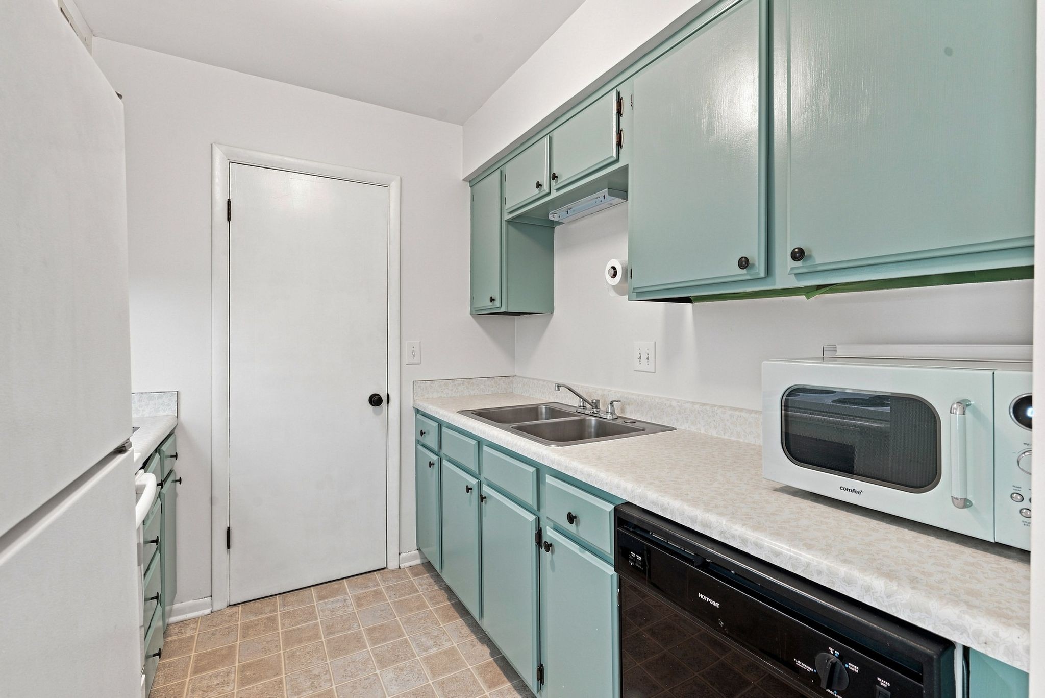 420 Walton Ln Property Photo 11