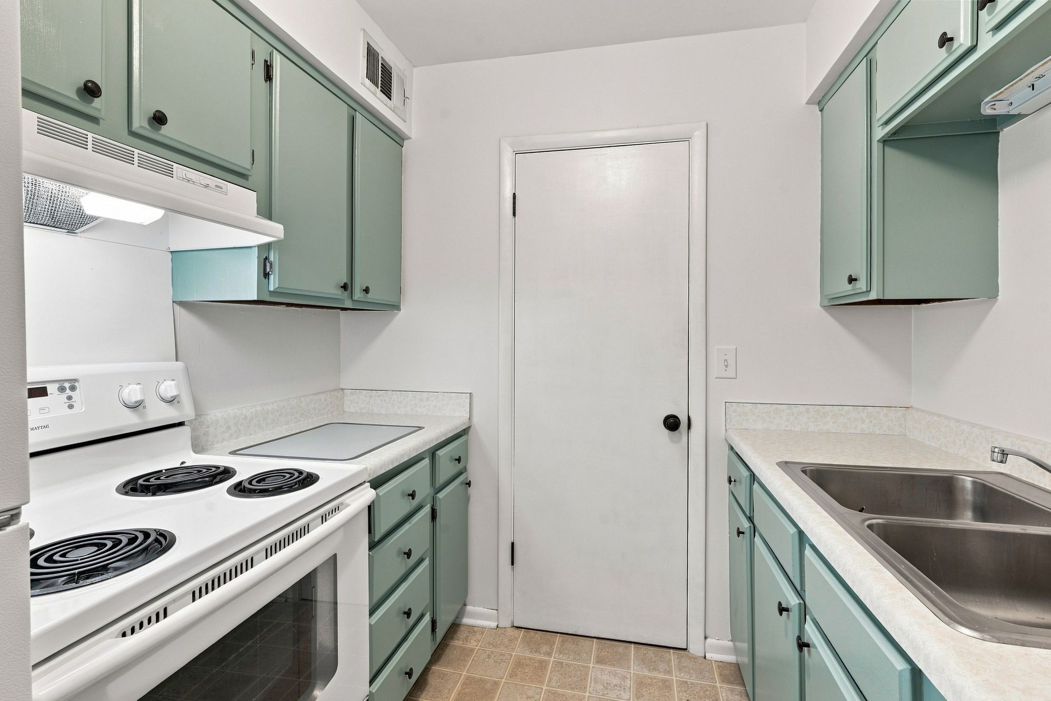 420 Walton Ln Property Photo 12