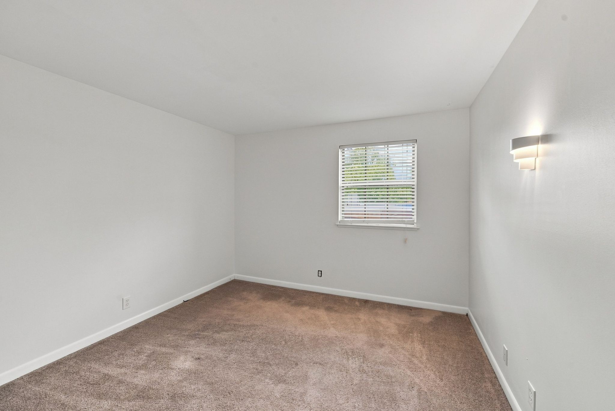 420 Walton Ln Property Photo 15