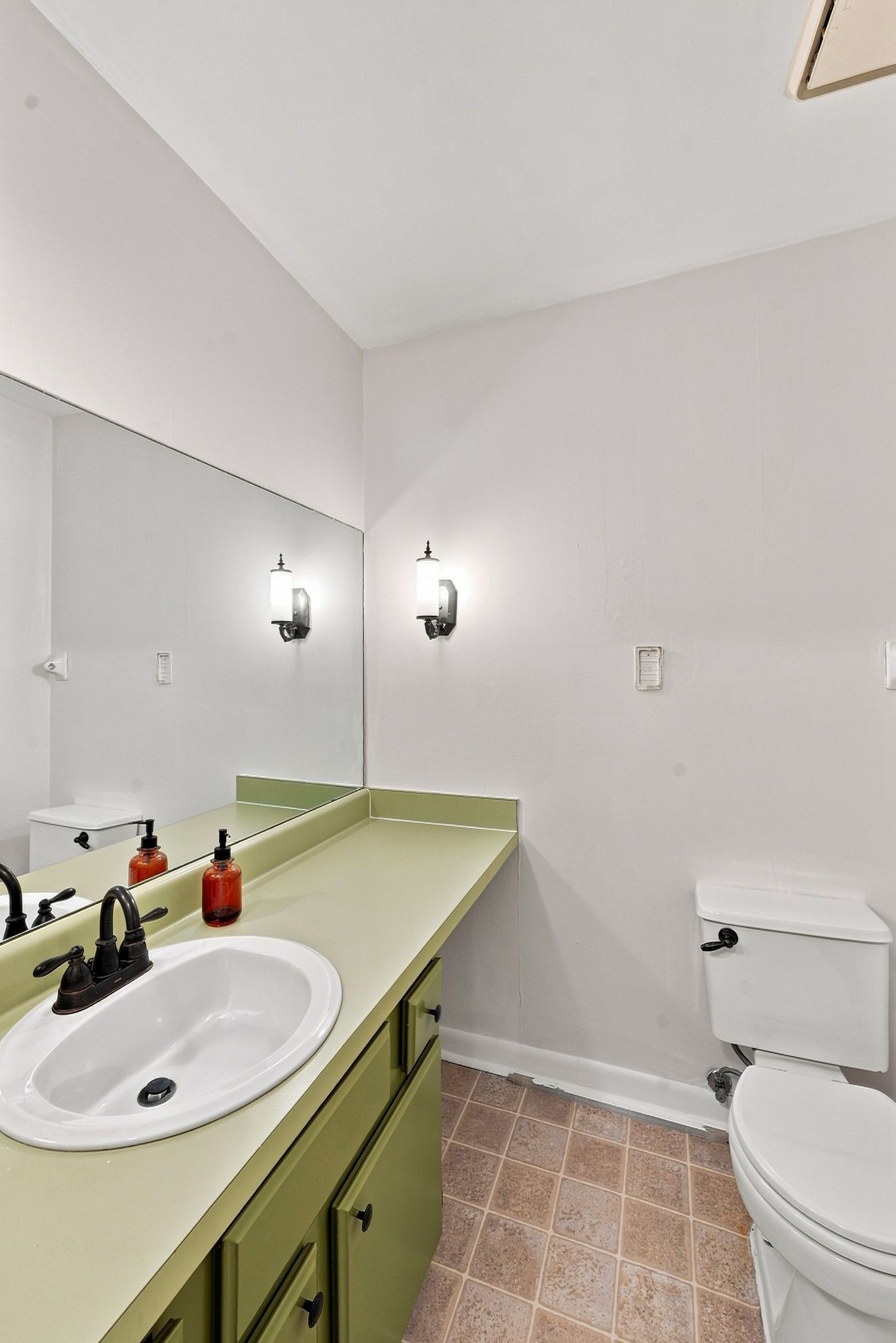 420 Walton Ln Property Photo 20