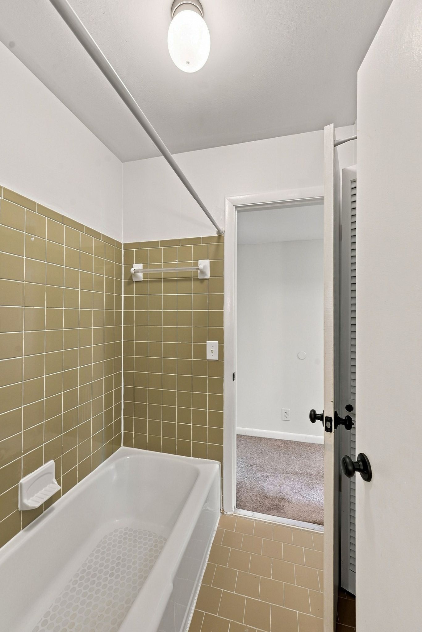 420 Walton Ln Property Photo 22