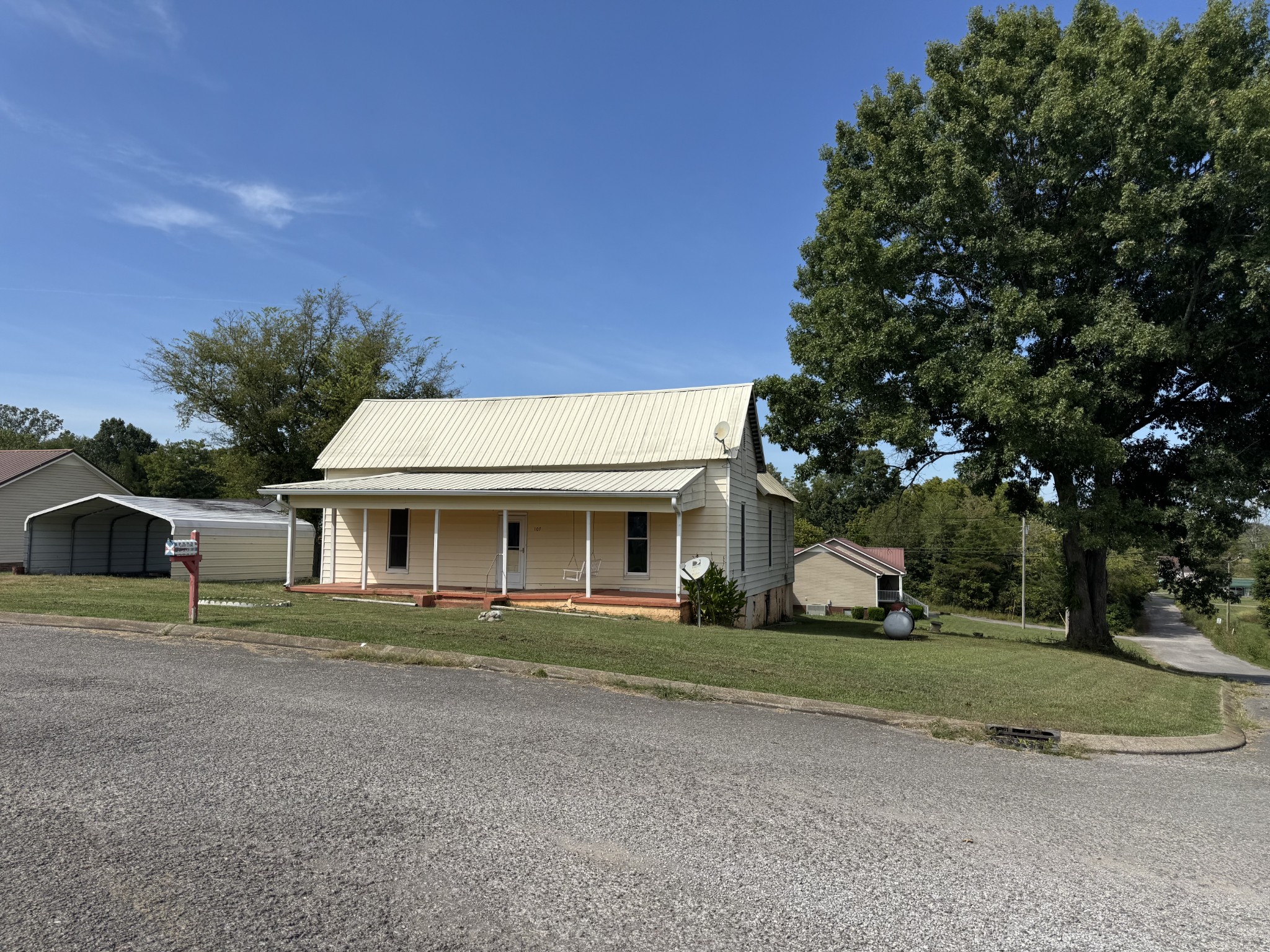 107 Twin Oaks Dr Property Photo 1