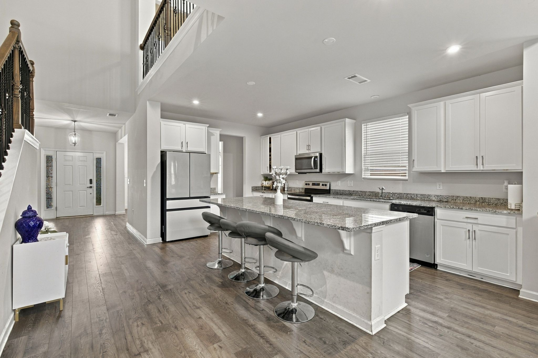 2932 Hardwick St, N Property Photo 10