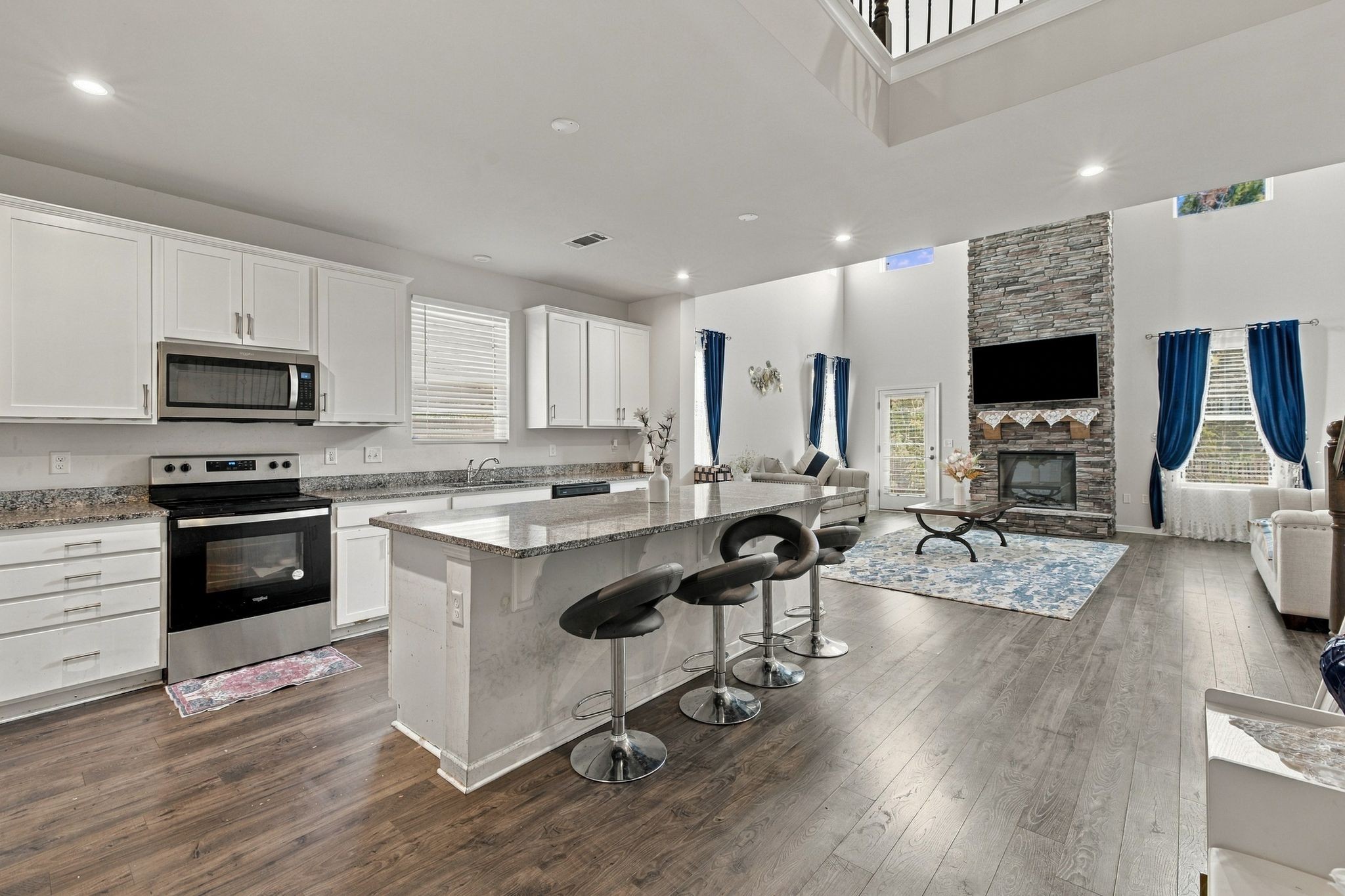 2932 Hardwick St, N Property Photo 11