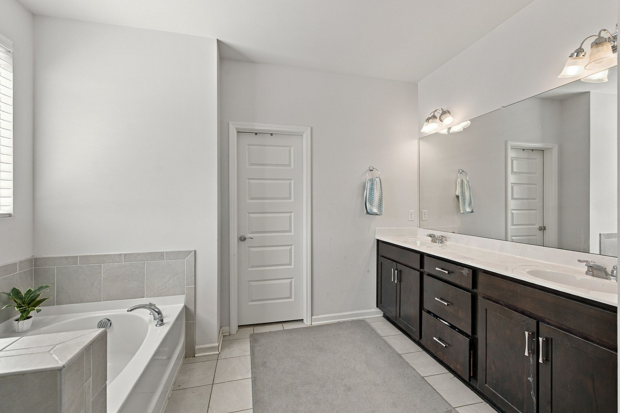 2932 Hardwick St, N Property Photo 22