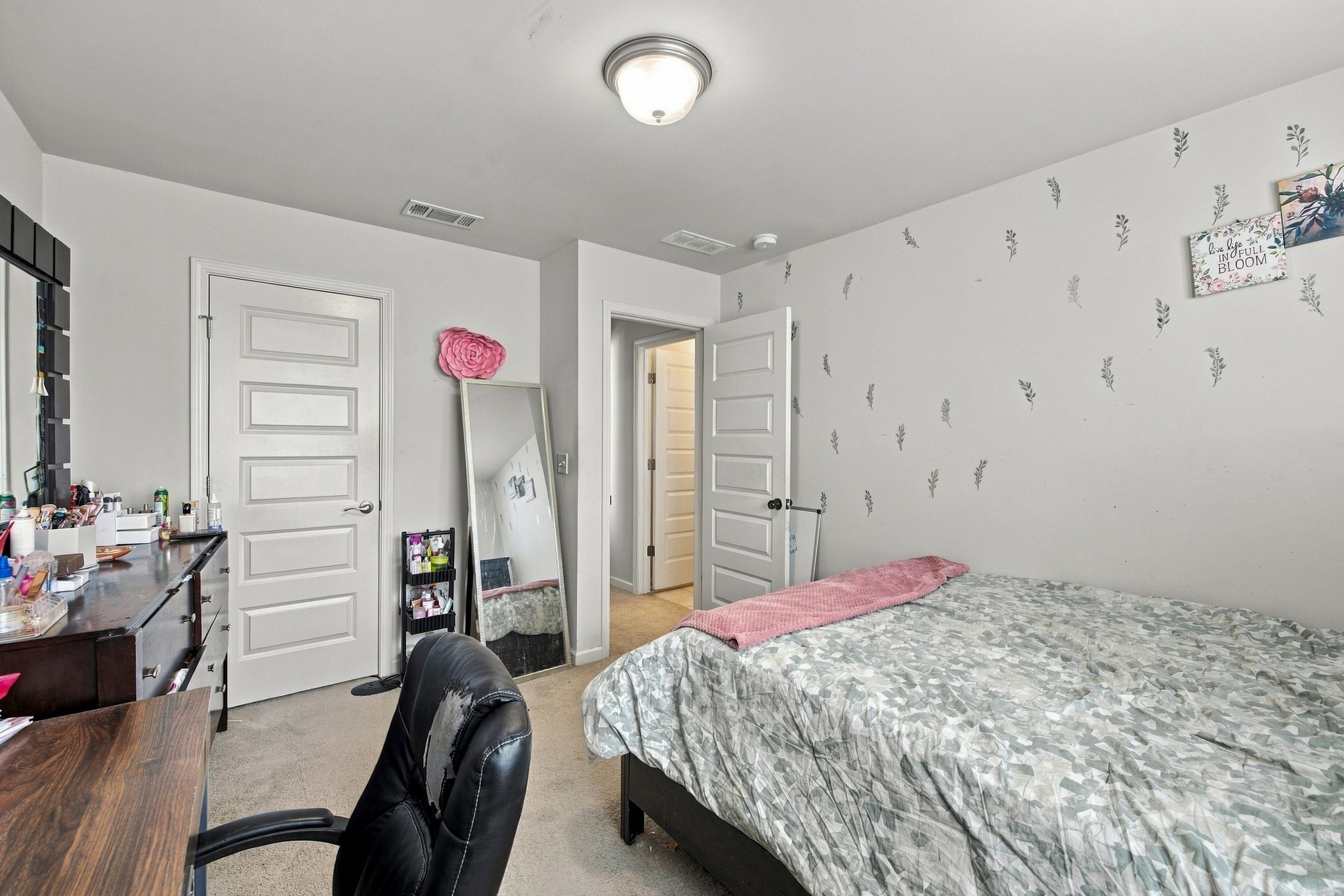 2932 Hardwick St, N Property Photo 28
