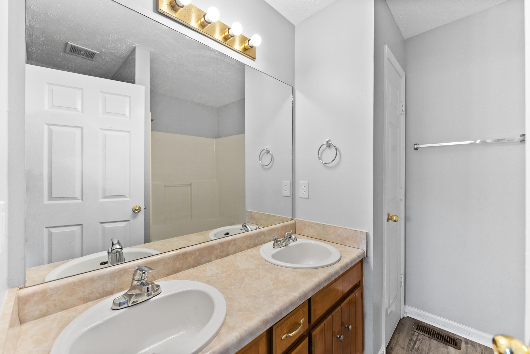 4461 Winton Dr Property Photo 10