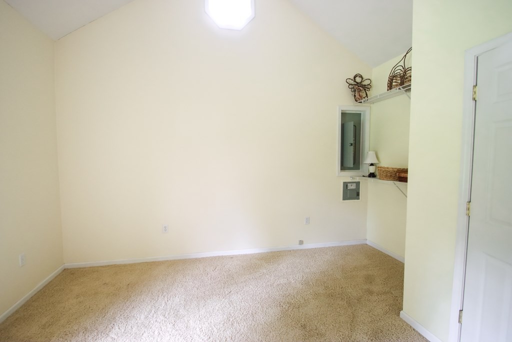210 Kingwood Dr Property Photo 23