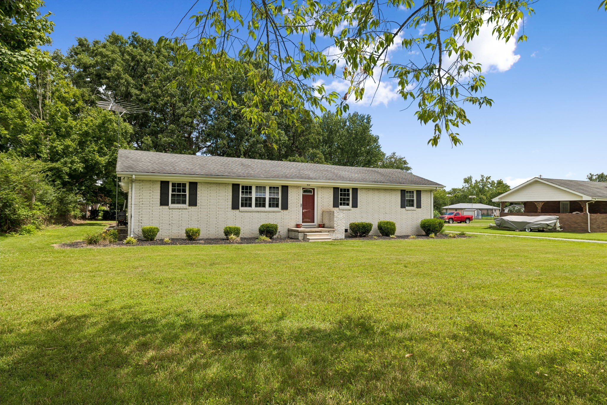 516 Crestwood Dr Property Photo 1