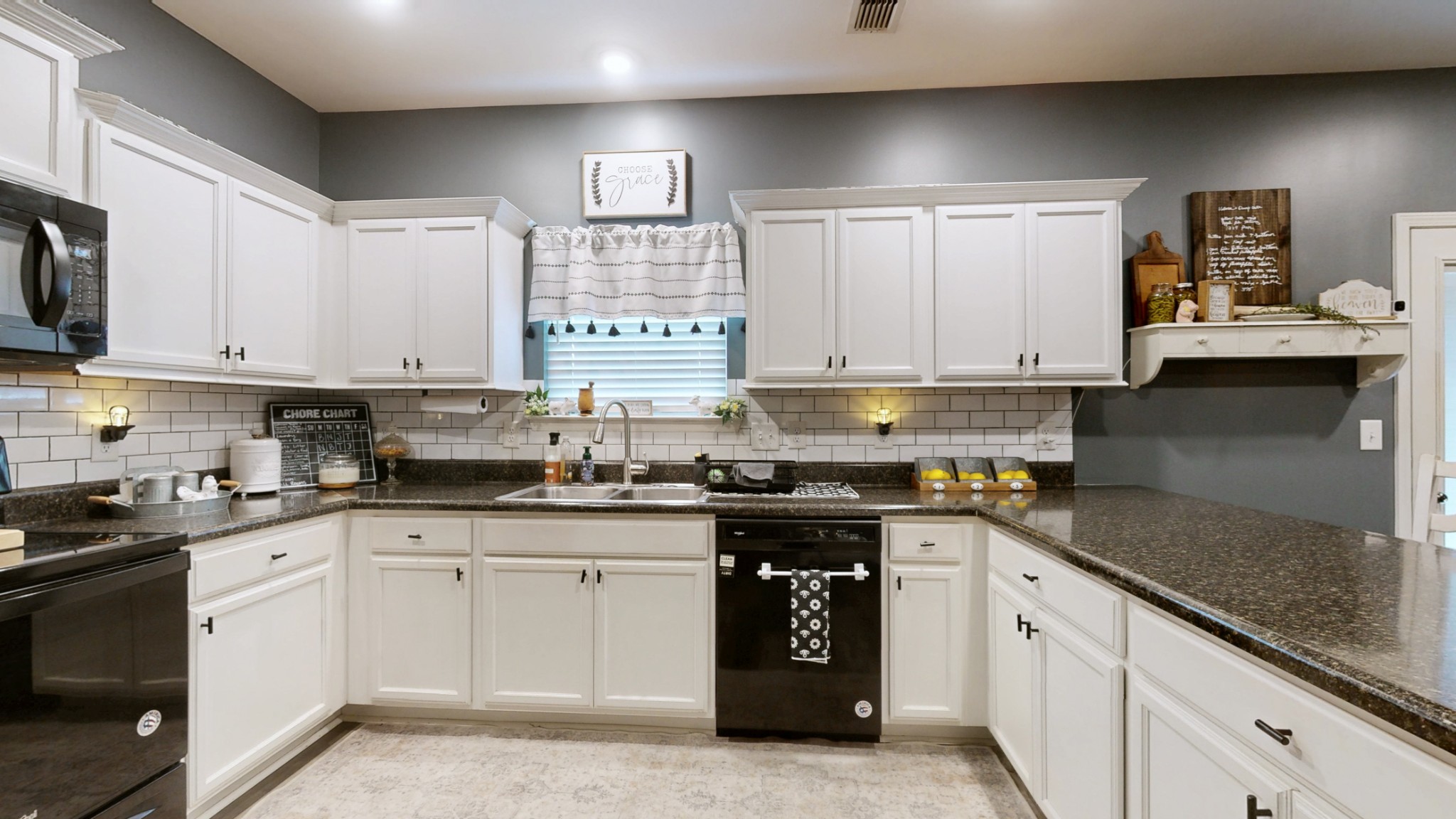 516 Eagleview Dr Property Photo 4