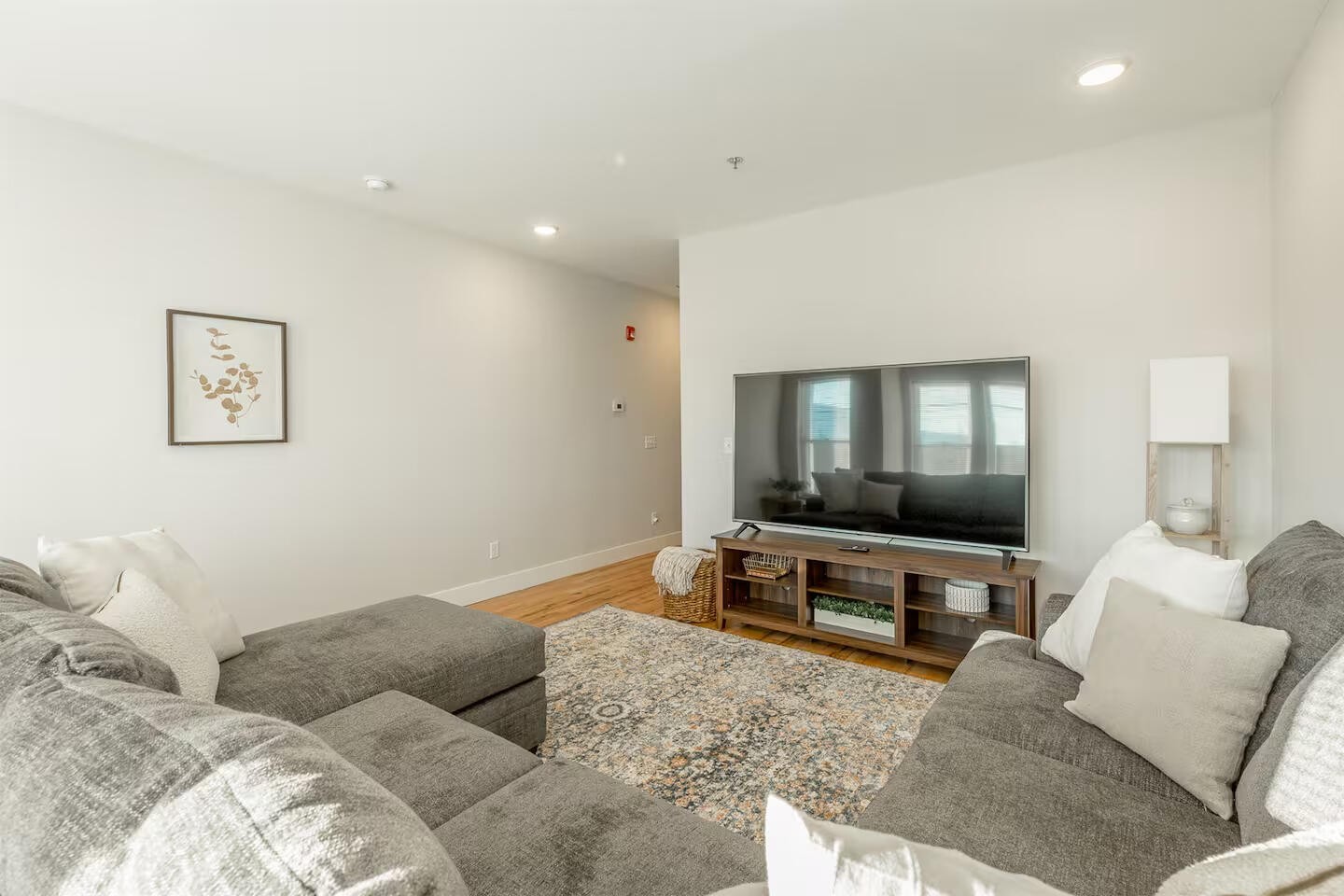 917 E 17th Street Property Photo 11