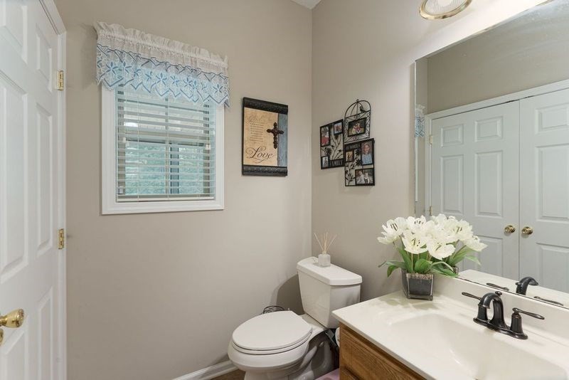 334 Avery Scroggs Rd Property Photo 2