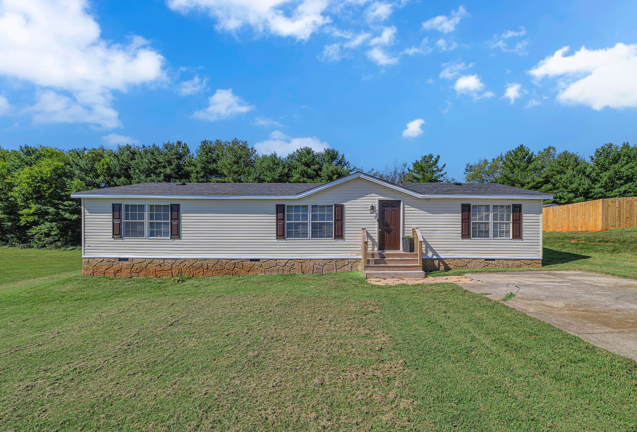 933 Ridge View Rd Property Photo 1