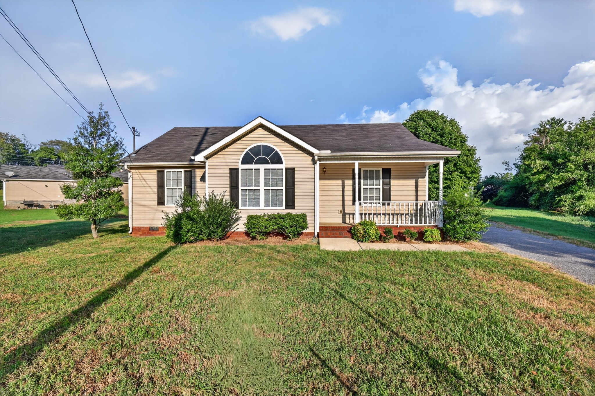 2109 Dothan Dr Property Photo 1