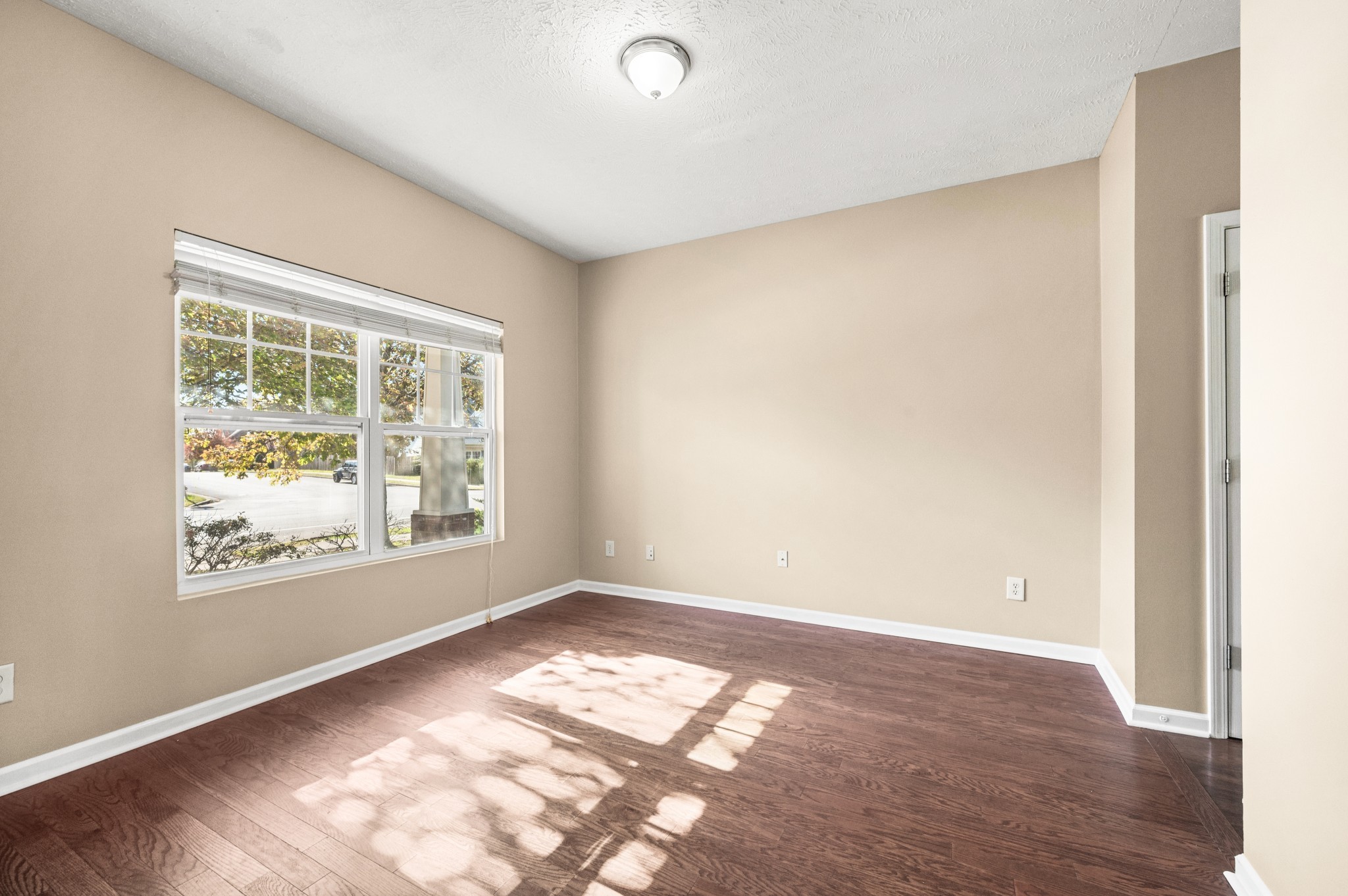 7301 Autumn Crossing Way Property Photo 9