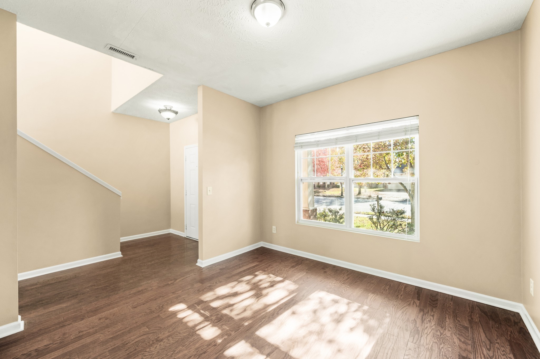 7301 Autumn Crossing Way Property Photo 11