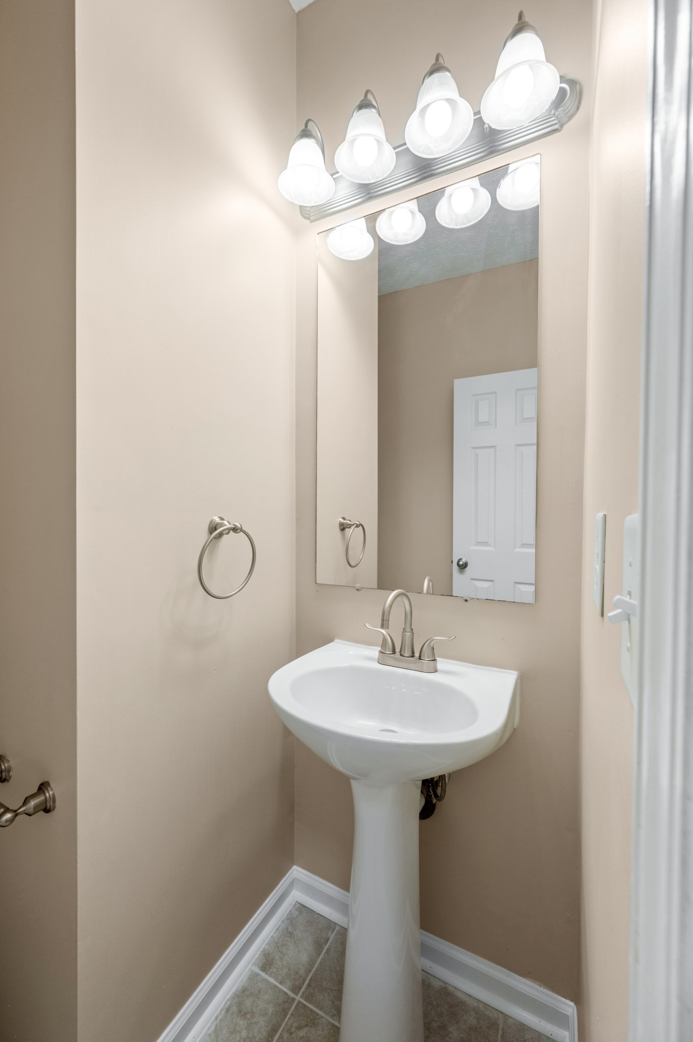 7301 Autumn Crossing Way Property Photo 12
