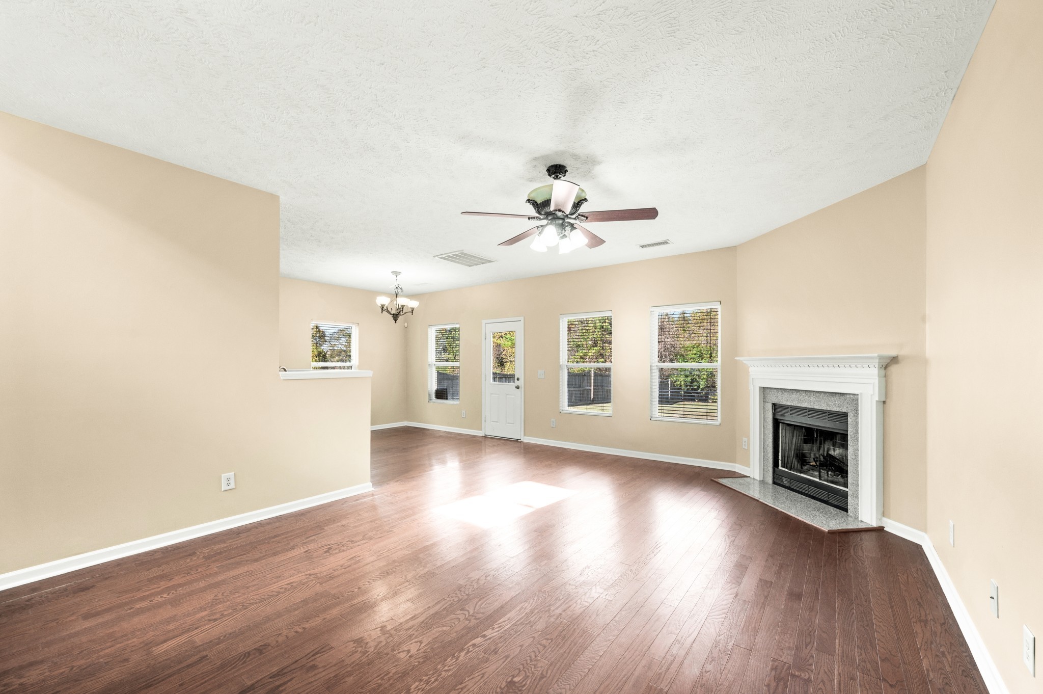 7301 Autumn Crossing Way Property Photo 14