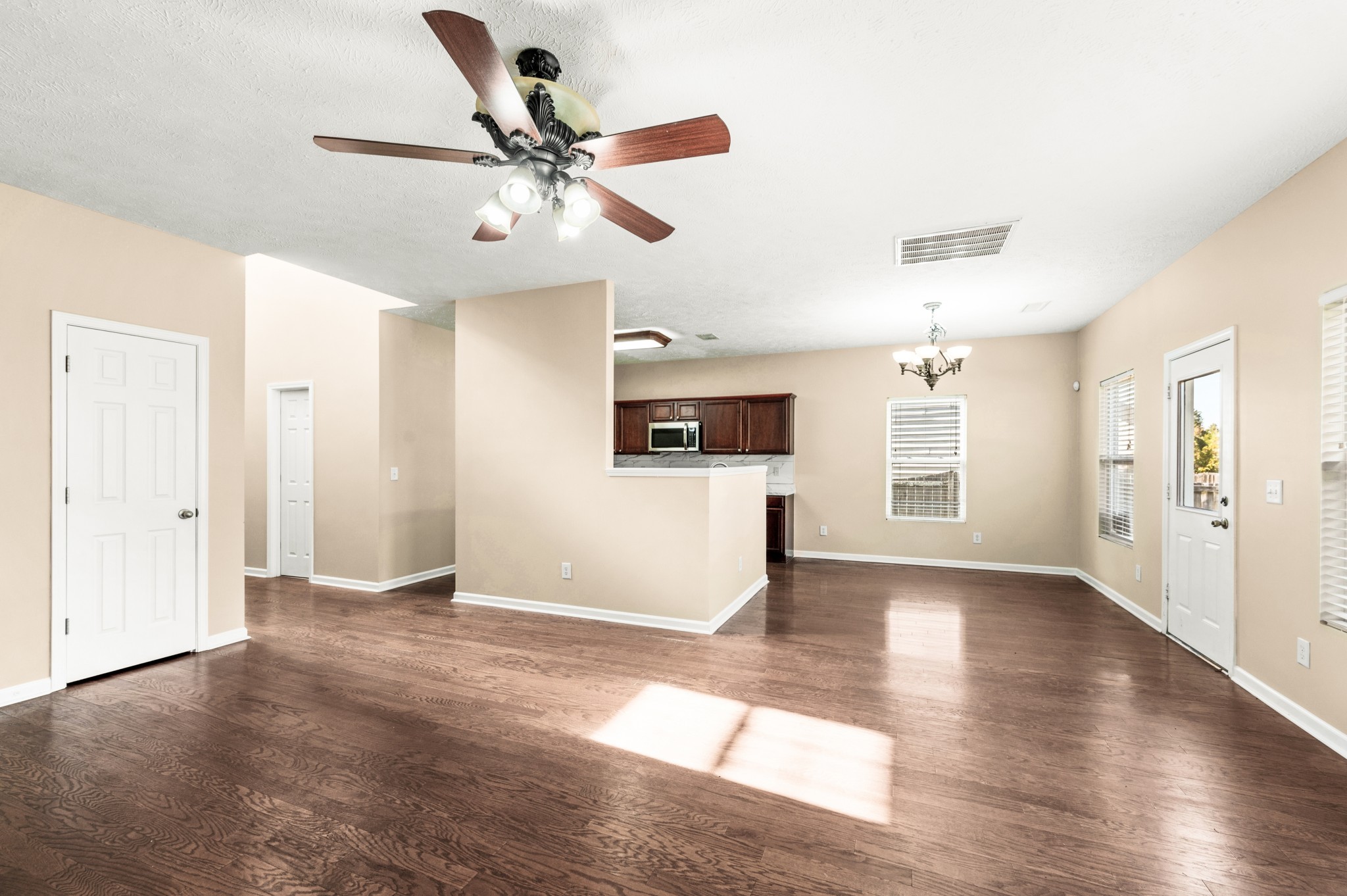 7301 Autumn Crossing Way Property Photo 16