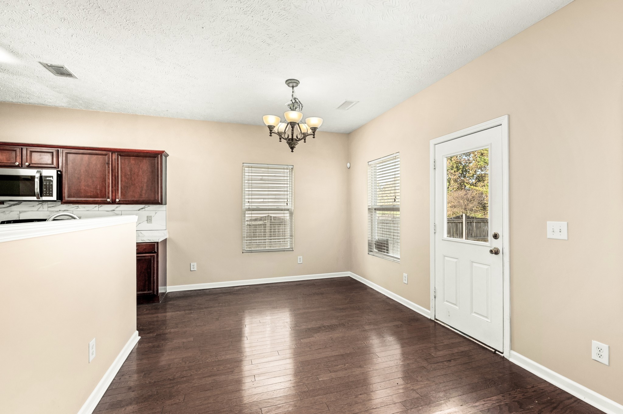 7301 Autumn Crossing Way Property Photo 21
