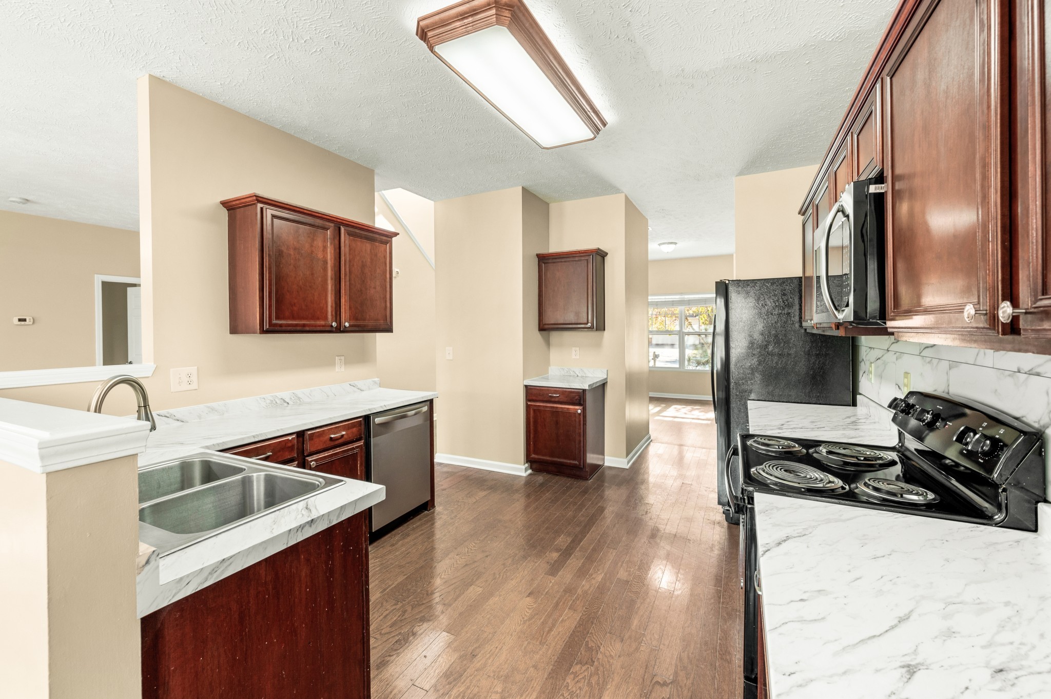 7301 Autumn Crossing Way Property Photo 23