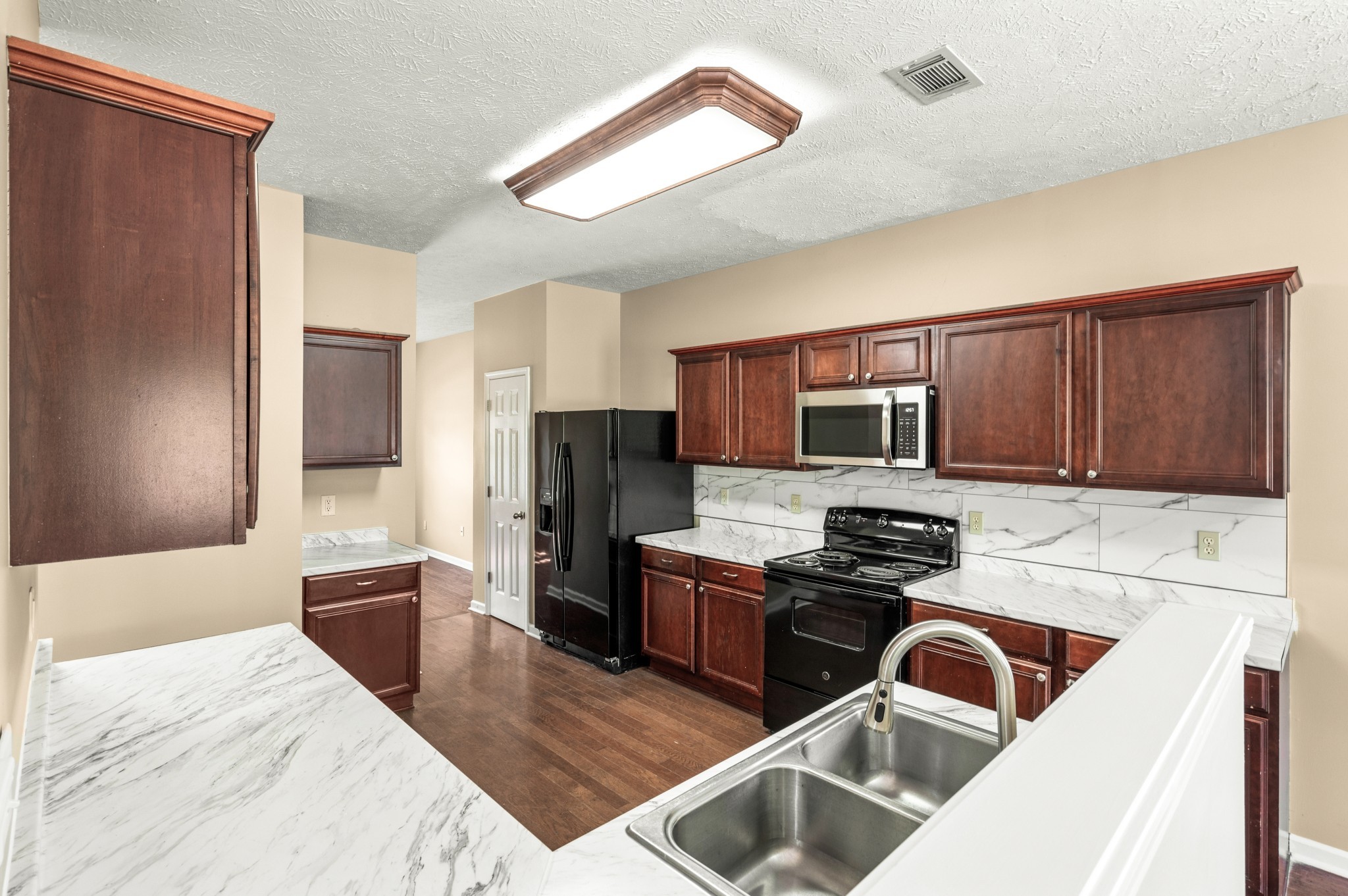 7301 Autumn Crossing Way Property Photo 24