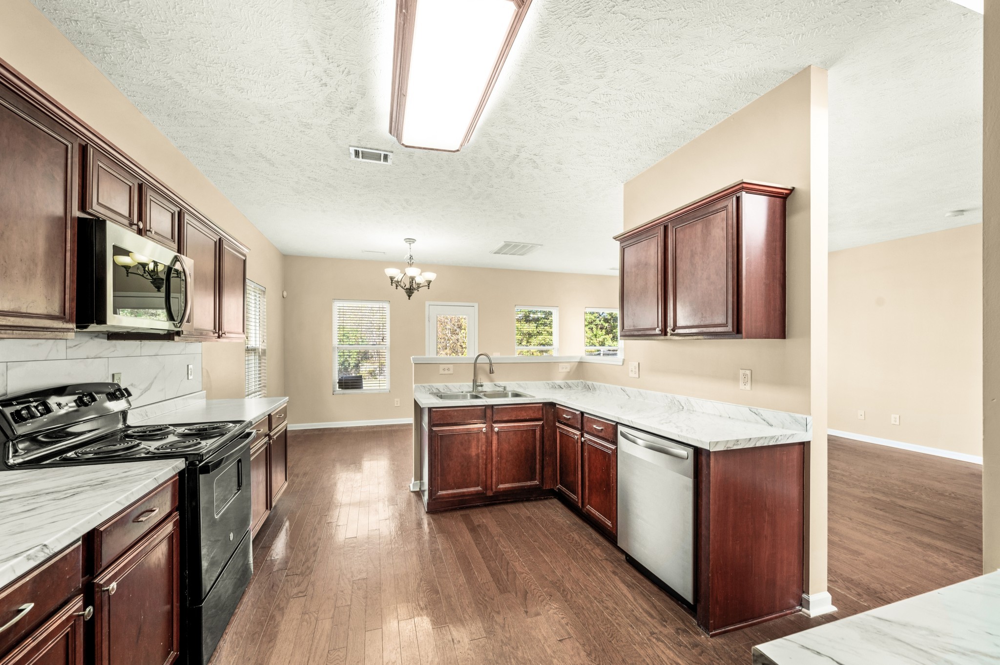 7301 Autumn Crossing Way Property Photo 25