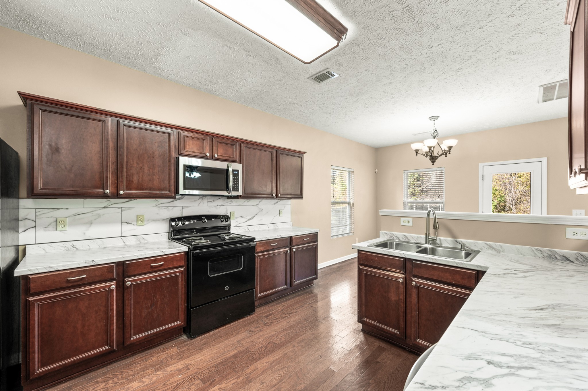7301 Autumn Crossing Way Property Photo 26