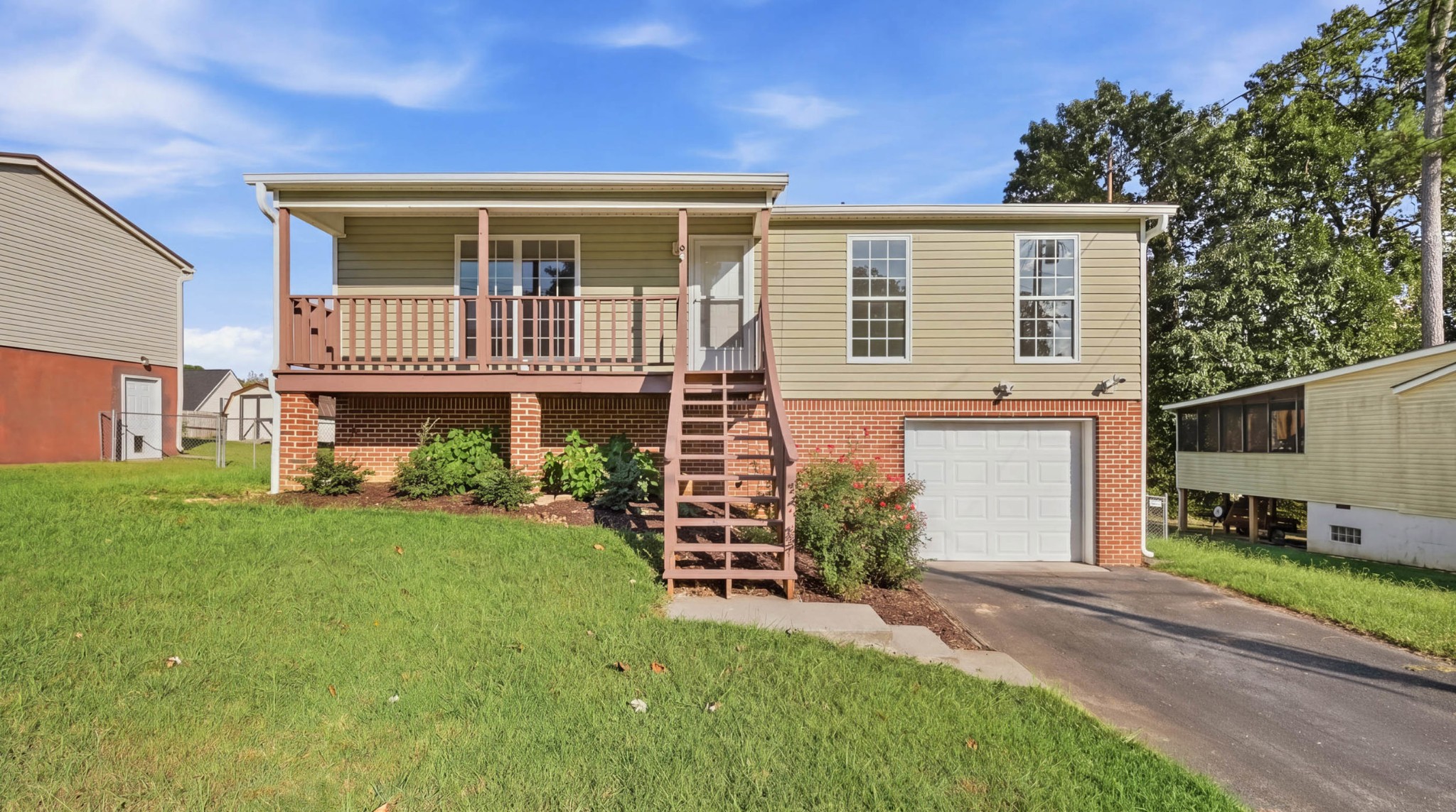 2221 Spring Meadow Ln, Se Property Photo 1