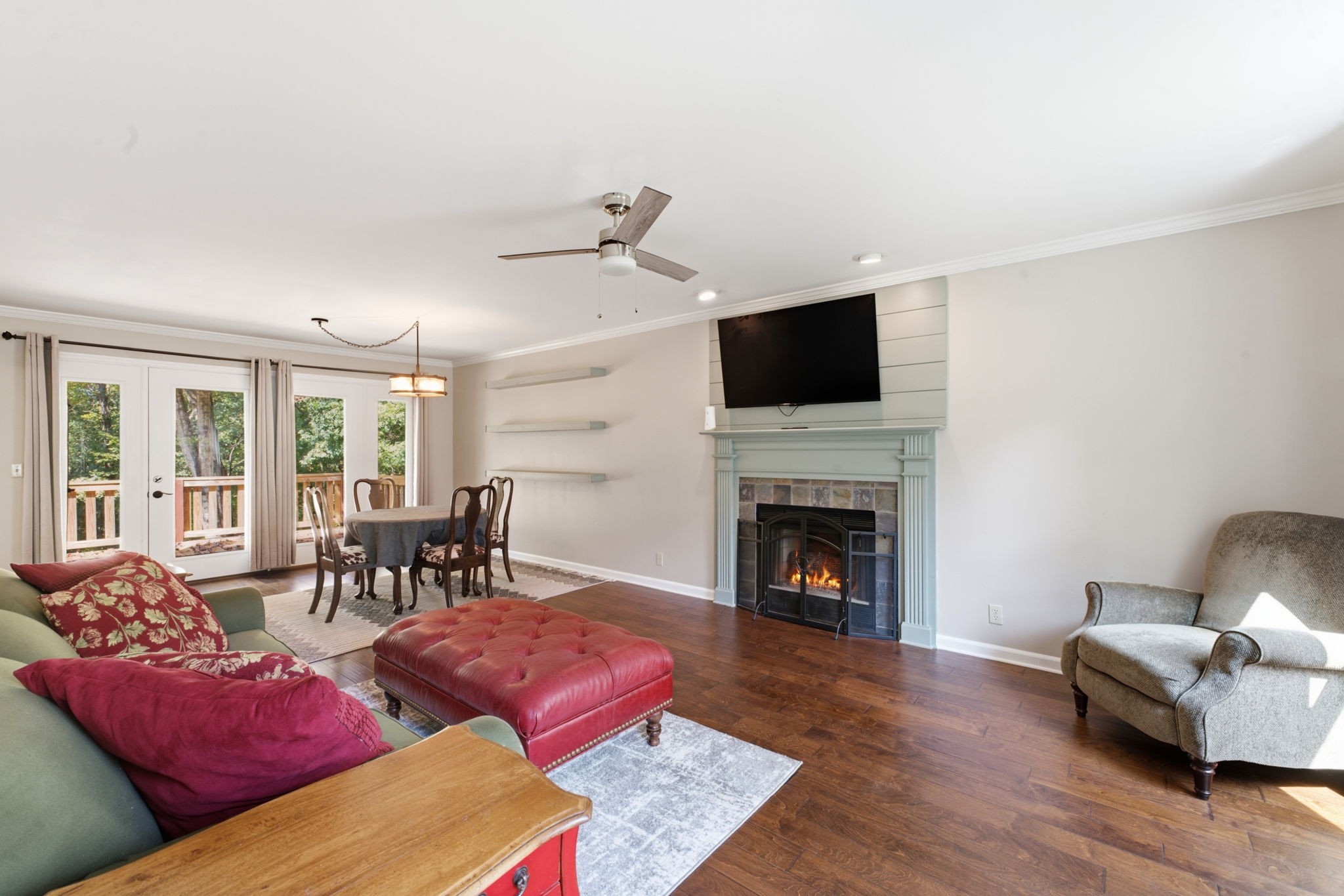 555 Beech Grove Way Property Photo 1