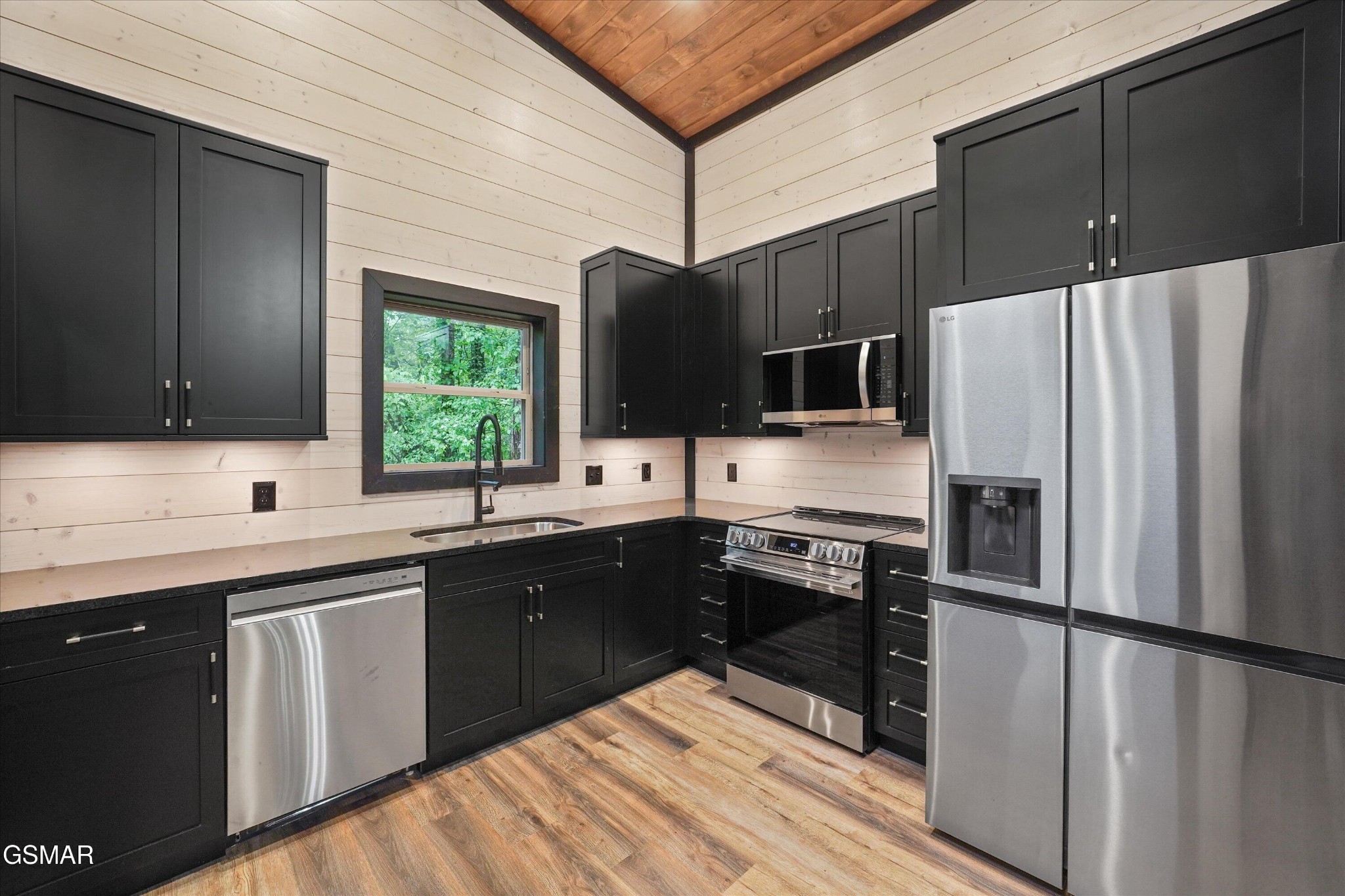 2036 Ridge Road Property Photo 8