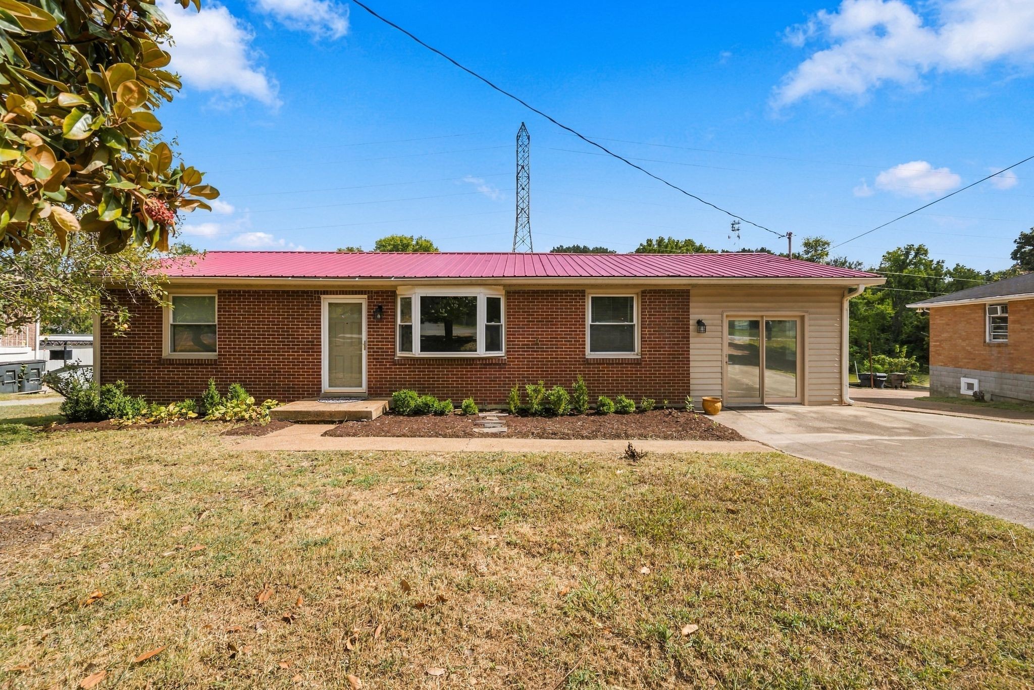 2206 Courtney Ave Property Photo 2