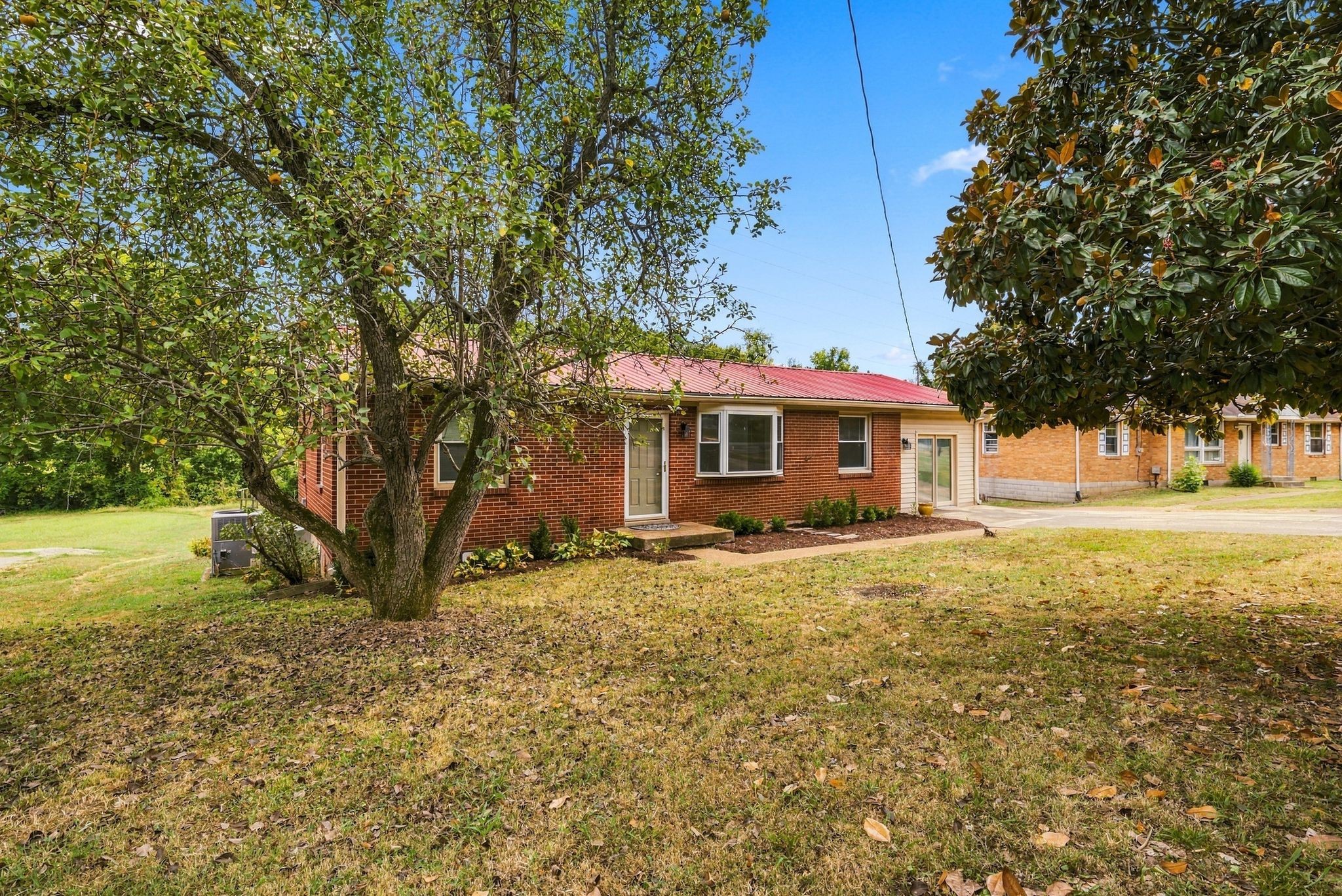 2206 Courtney Ave Property Photo 3