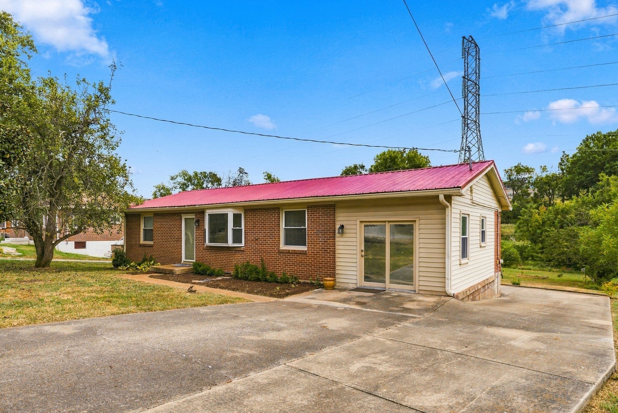 2206 Courtney Ave Property Photo 4