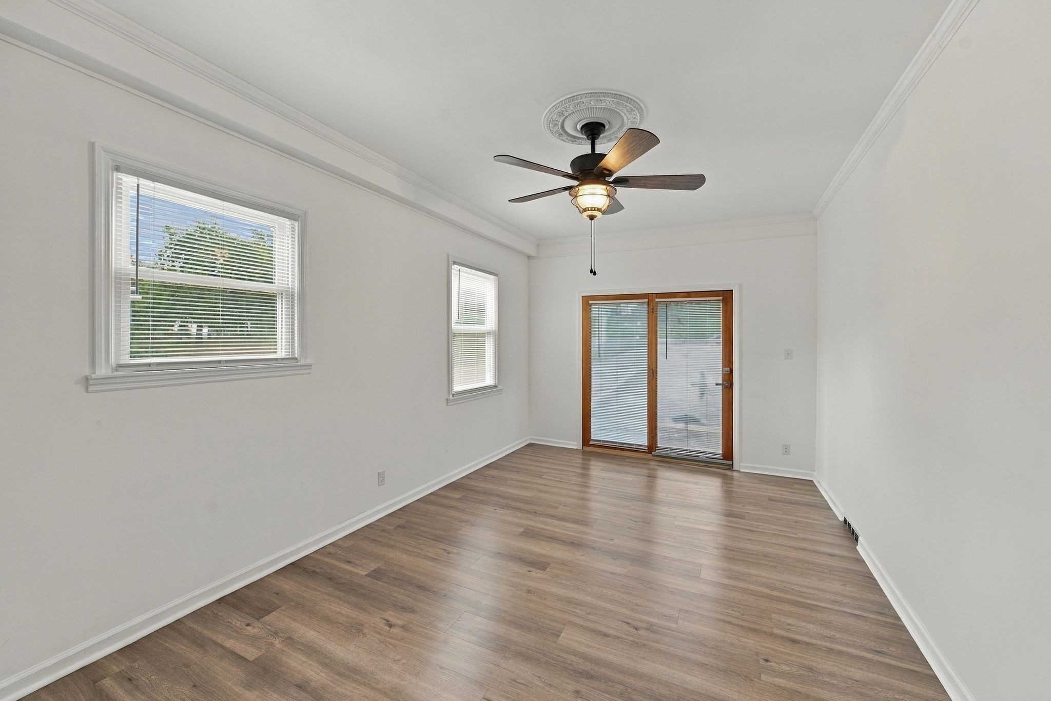 2206 Courtney Ave Property Photo 22