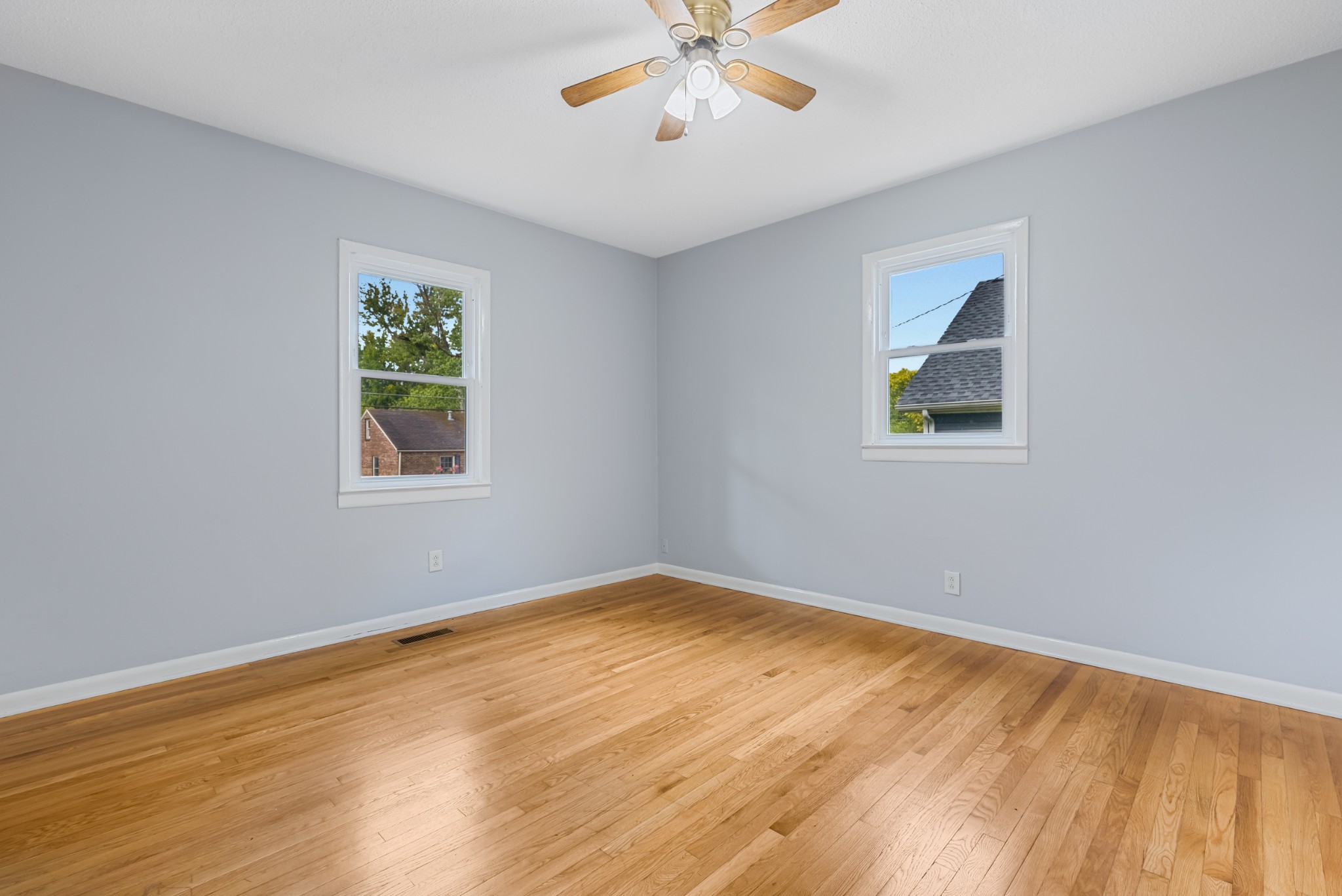 122 22nd Ave, E Property Photo 14