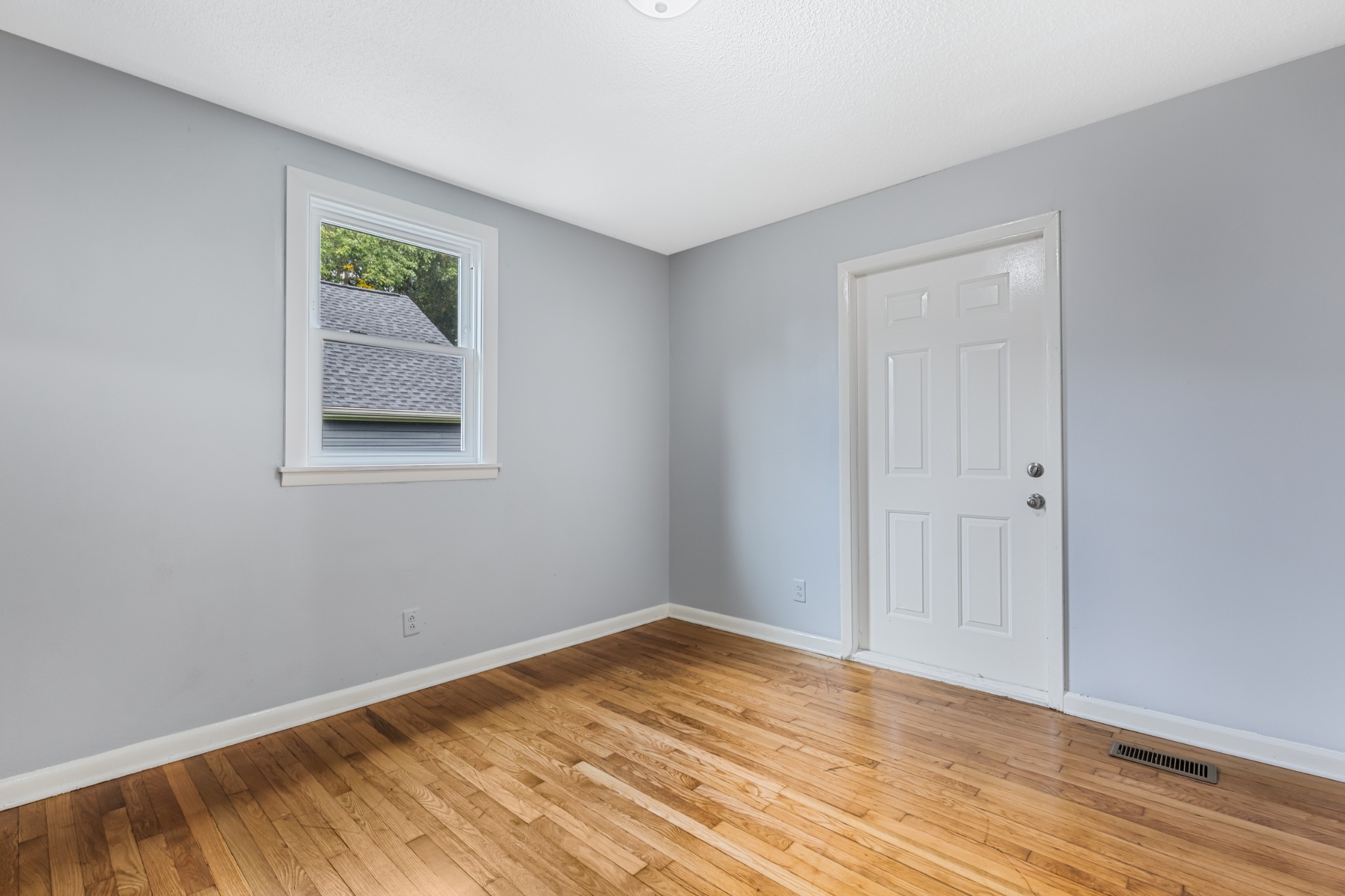 122 22nd Ave, E Property Photo 18