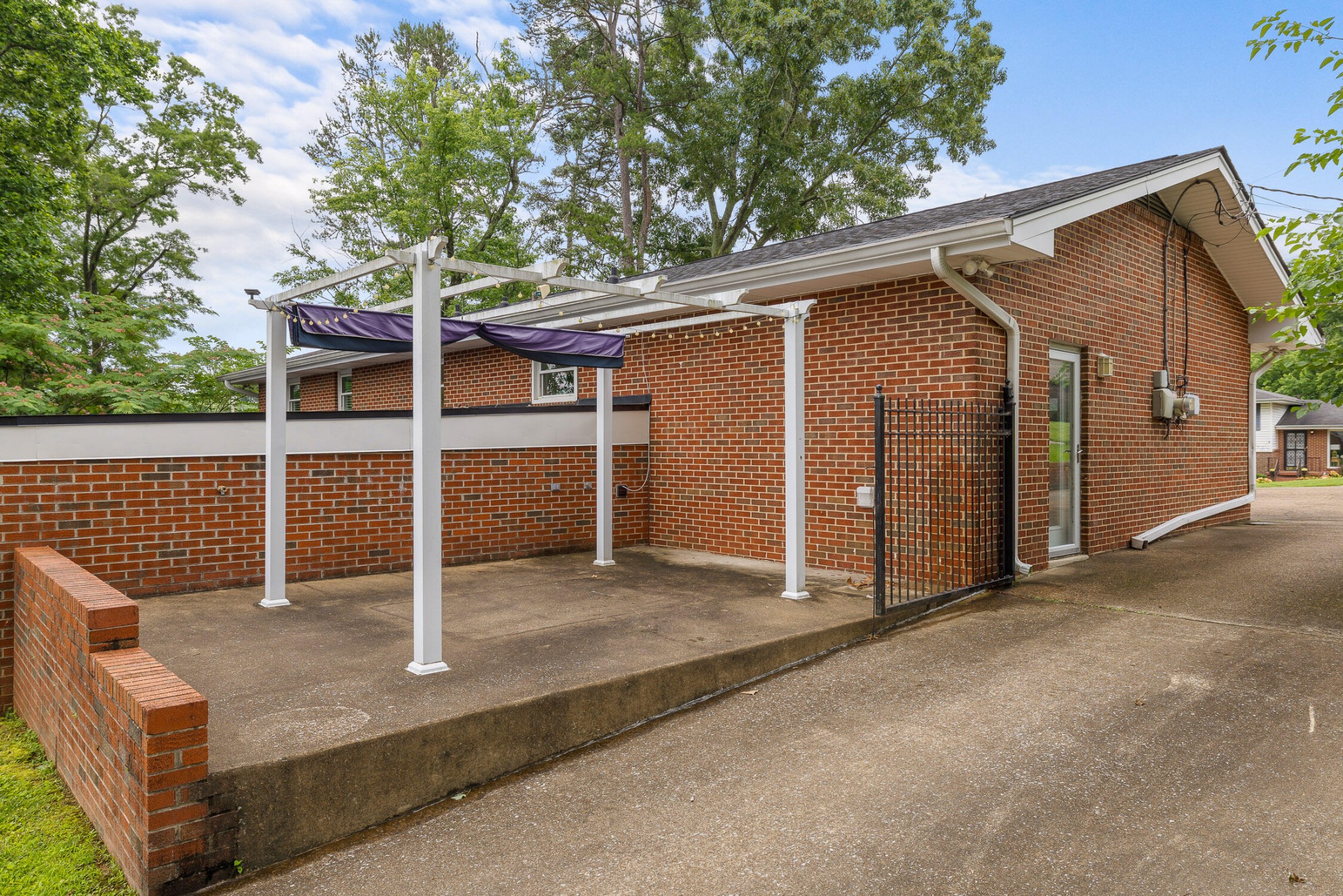 3443 Shadowlawn Drive Property Photo 4