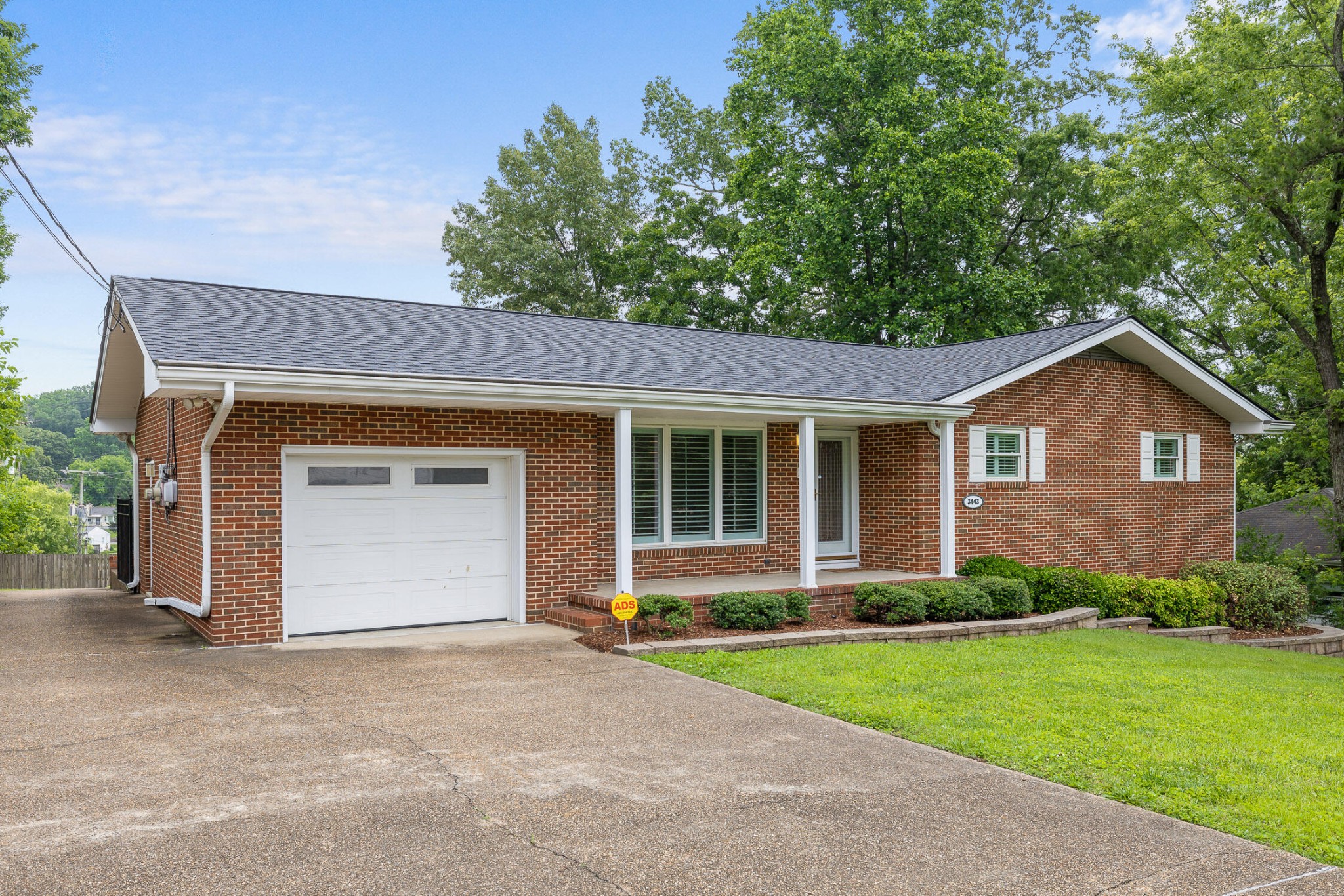 3443 Shadowlawn Drive Property Photo 5