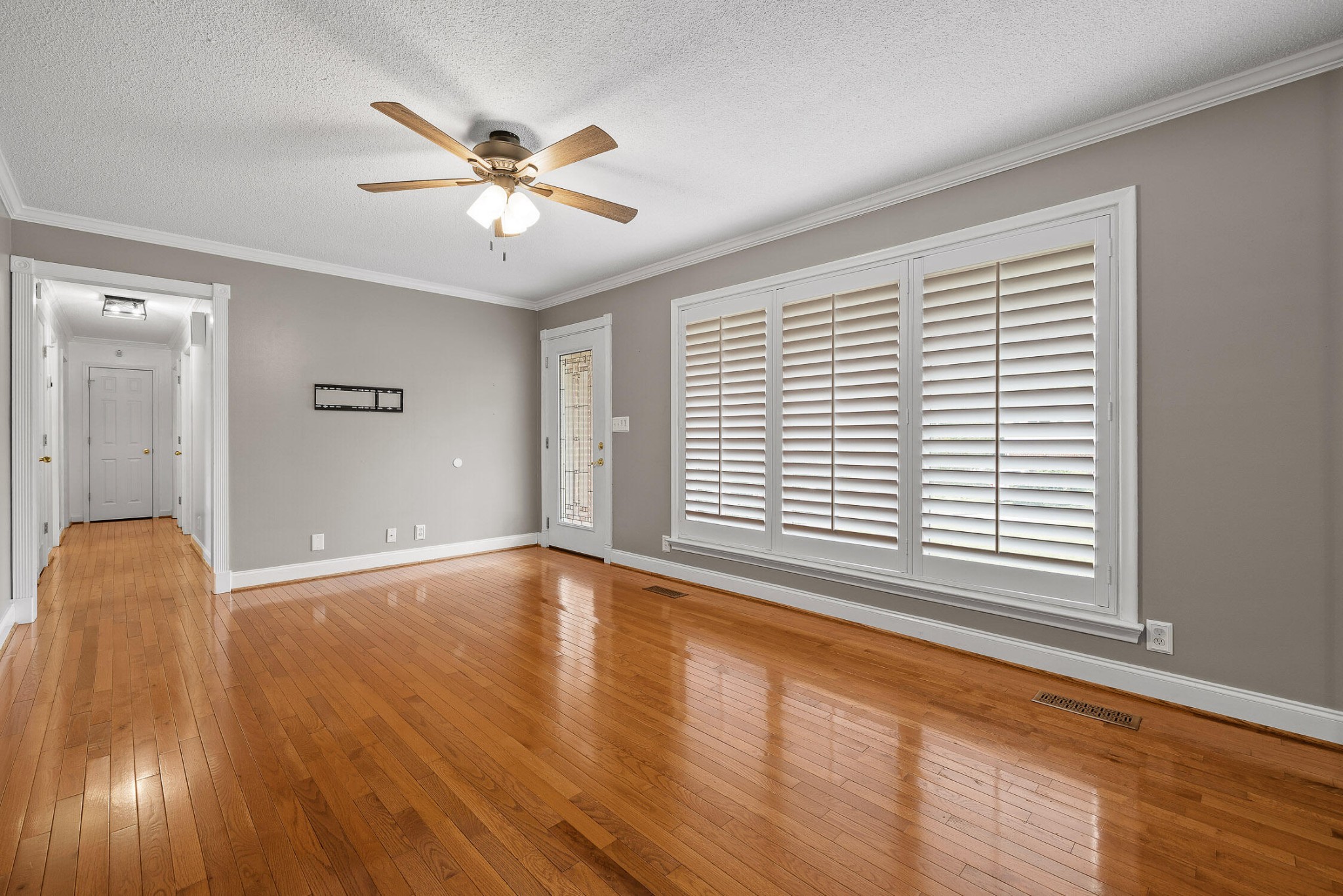 3443 Shadowlawn Drive Property Photo 7