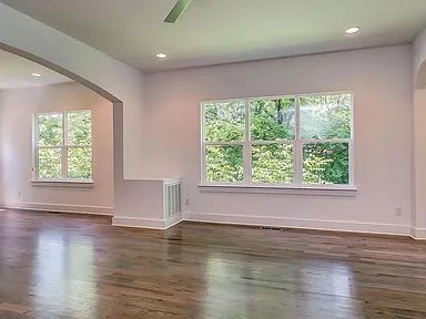 2423b Batavia St Property Photo 5
