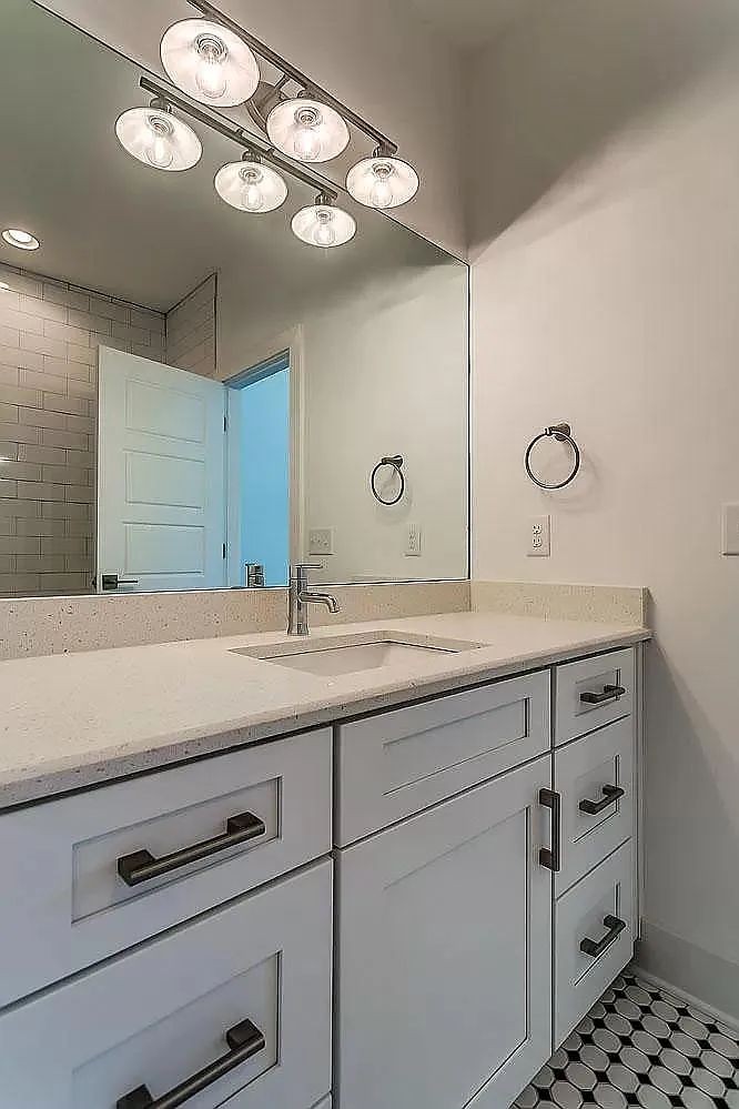 2423b Batavia St Property Photo 11