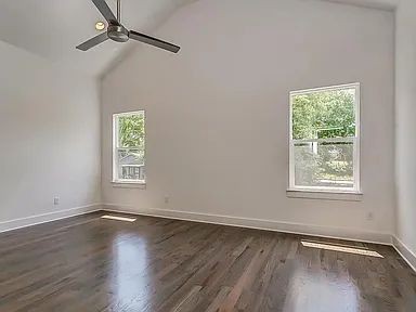 2423b Batavia St Property Photo 16