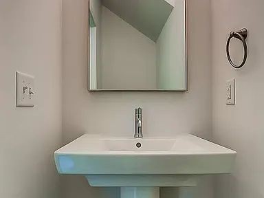 2423b Batavia St Property Photo 23