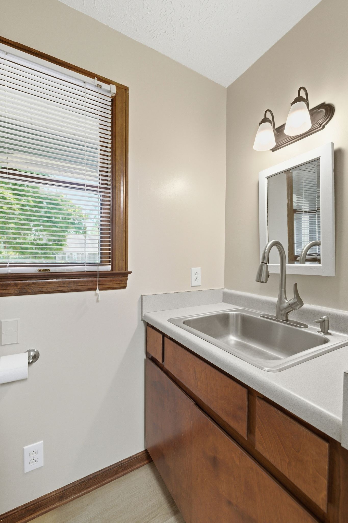 252 Newcastle Dr Property Photo 18