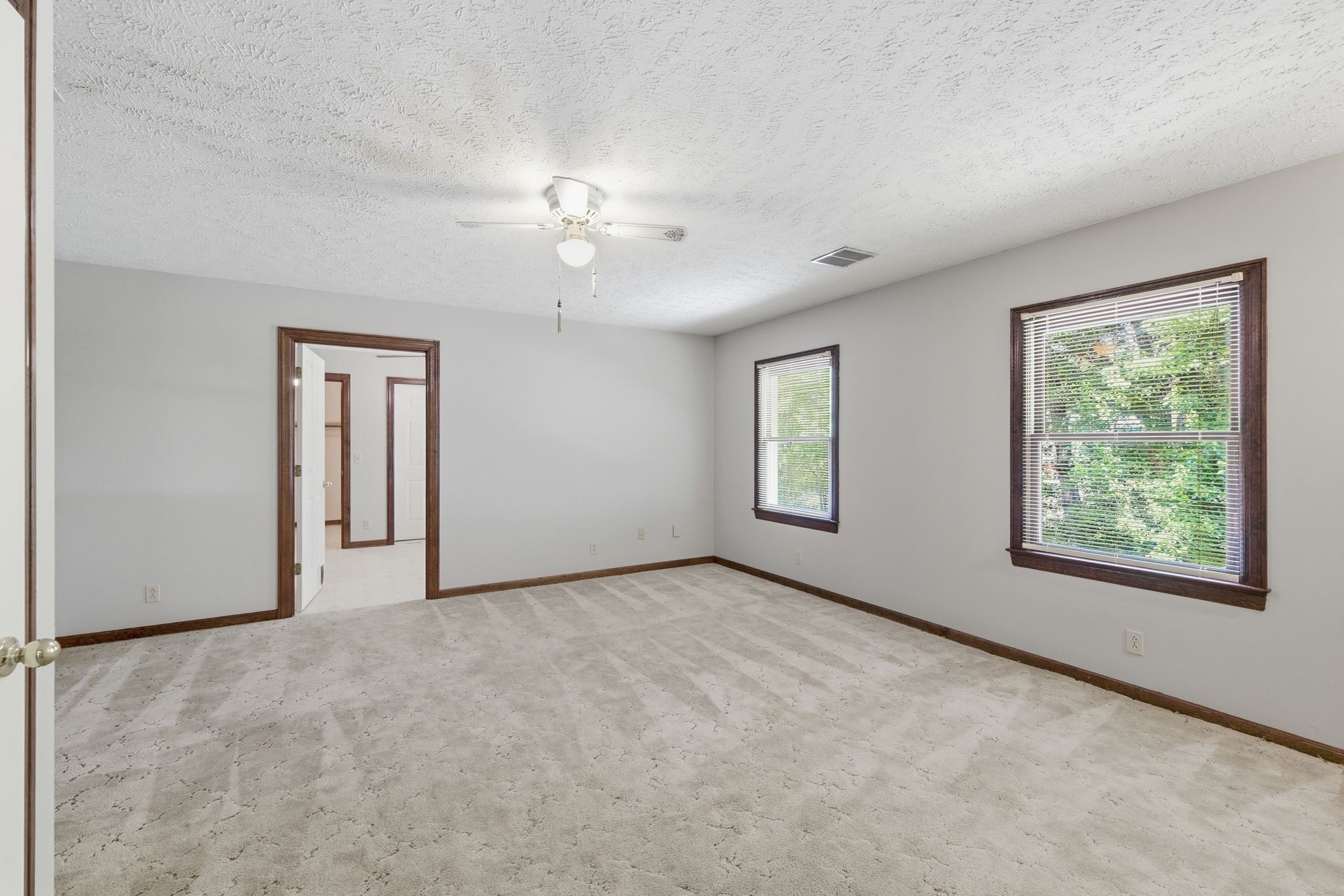 252 Newcastle Dr Property Photo 40