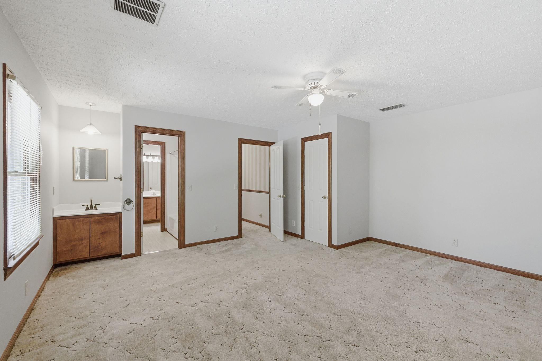 252 Newcastle Dr Property Photo 41