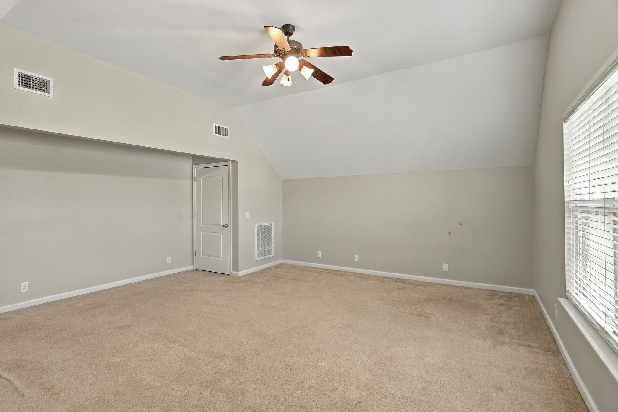 821 Park Dr Property Photo 31