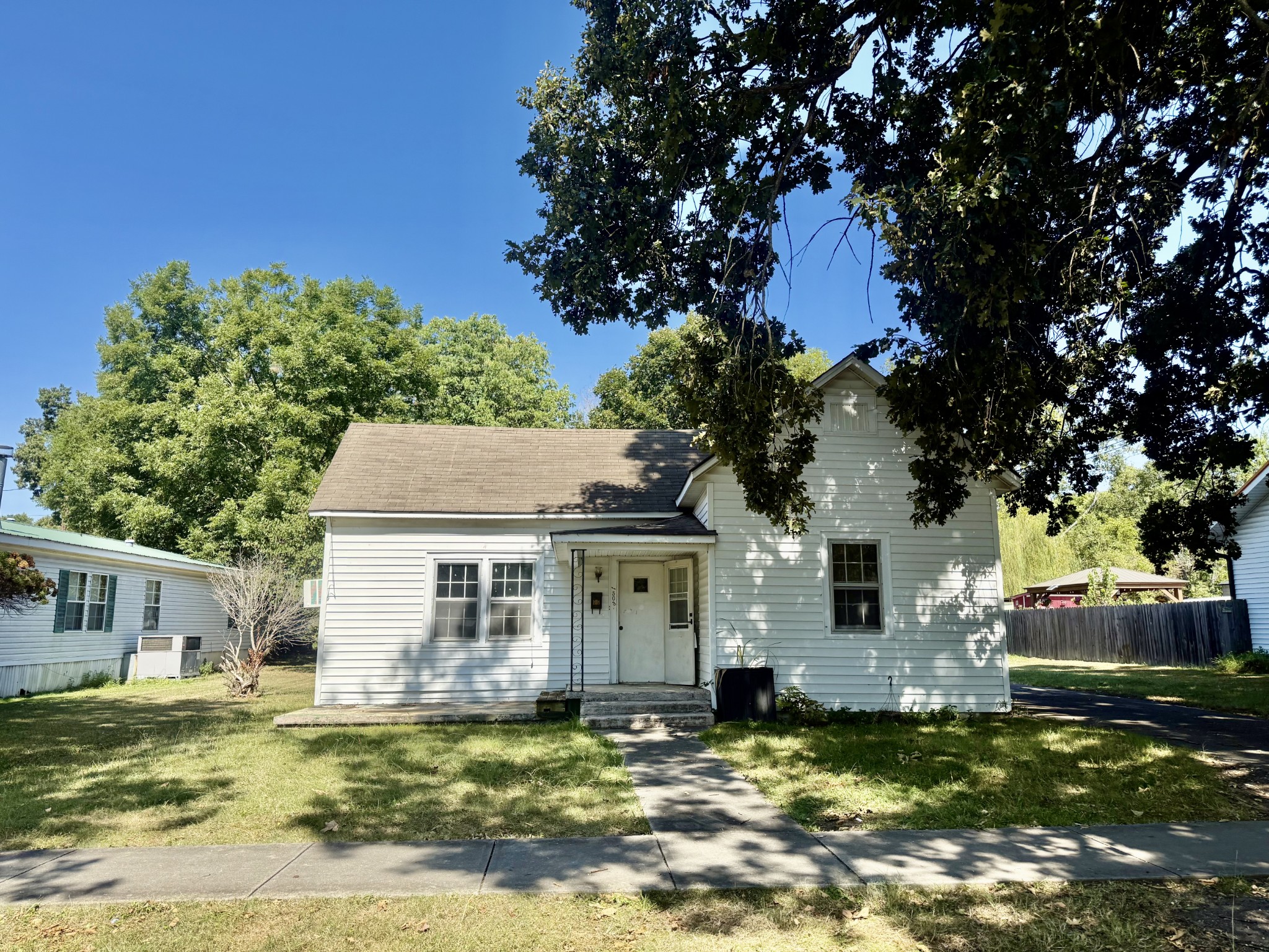 503 E Grundy St Property Photo 1