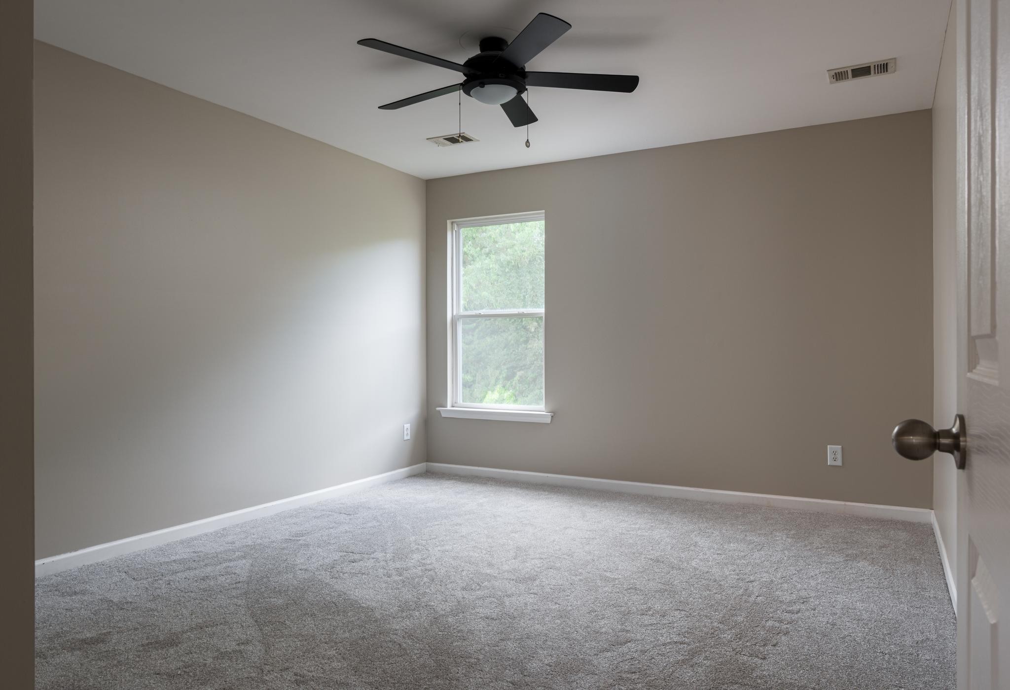 1018 Aenon Cir Property Photo 28